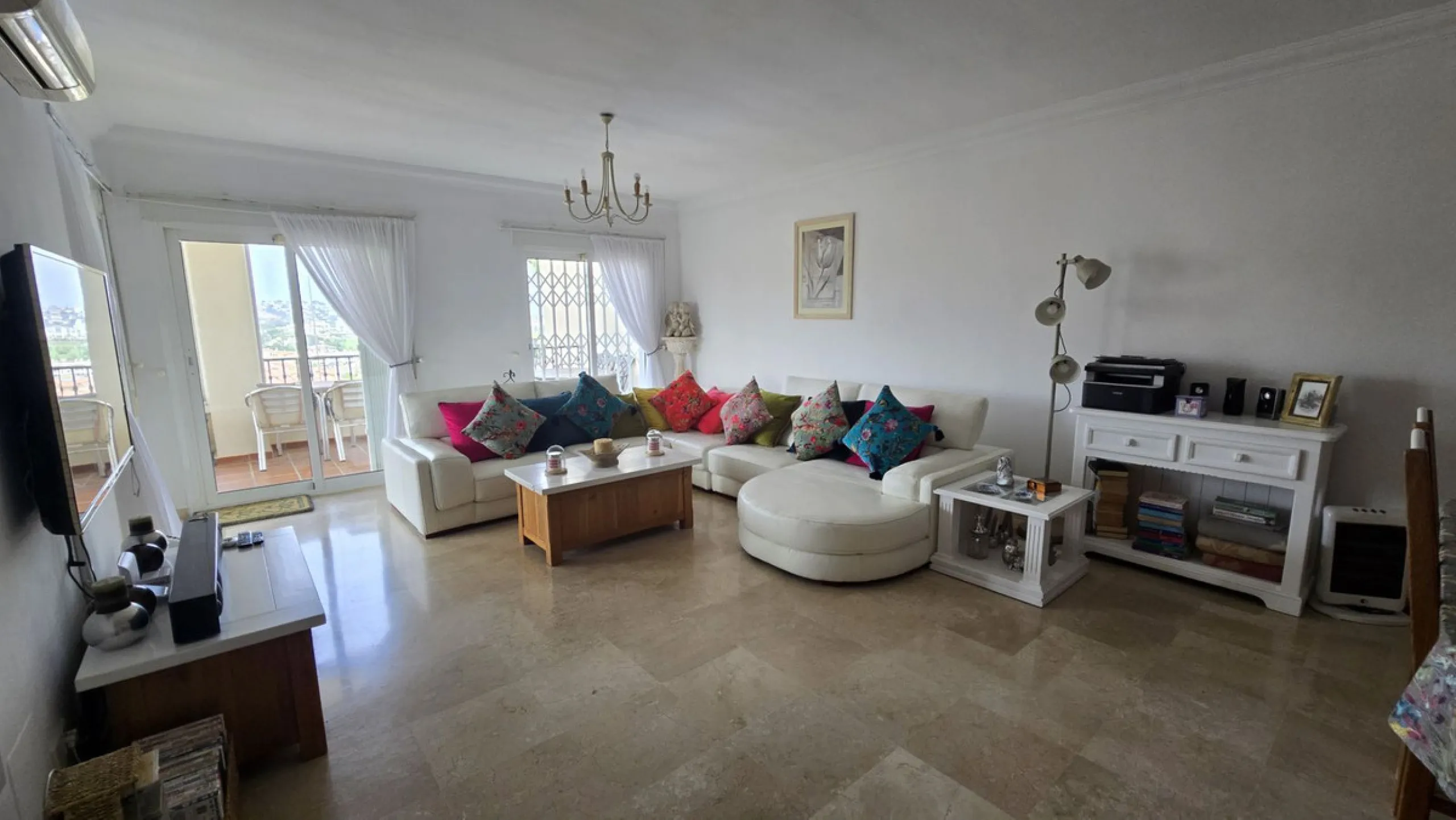 MOTIVATED SELLER. 3 BED 2 BATH. LA CALA HILLS € 420,000. ELEVATED GROUND FLOOR CORNER. AMAZING VIEWS.