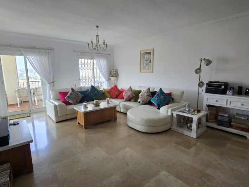 MOTIVATED SELLER. 3 BED 2 BATH. LA CALA HILLS € 420,000. ELEVATED GROUND FLOOR CORNER. AMAZING VIEWS.