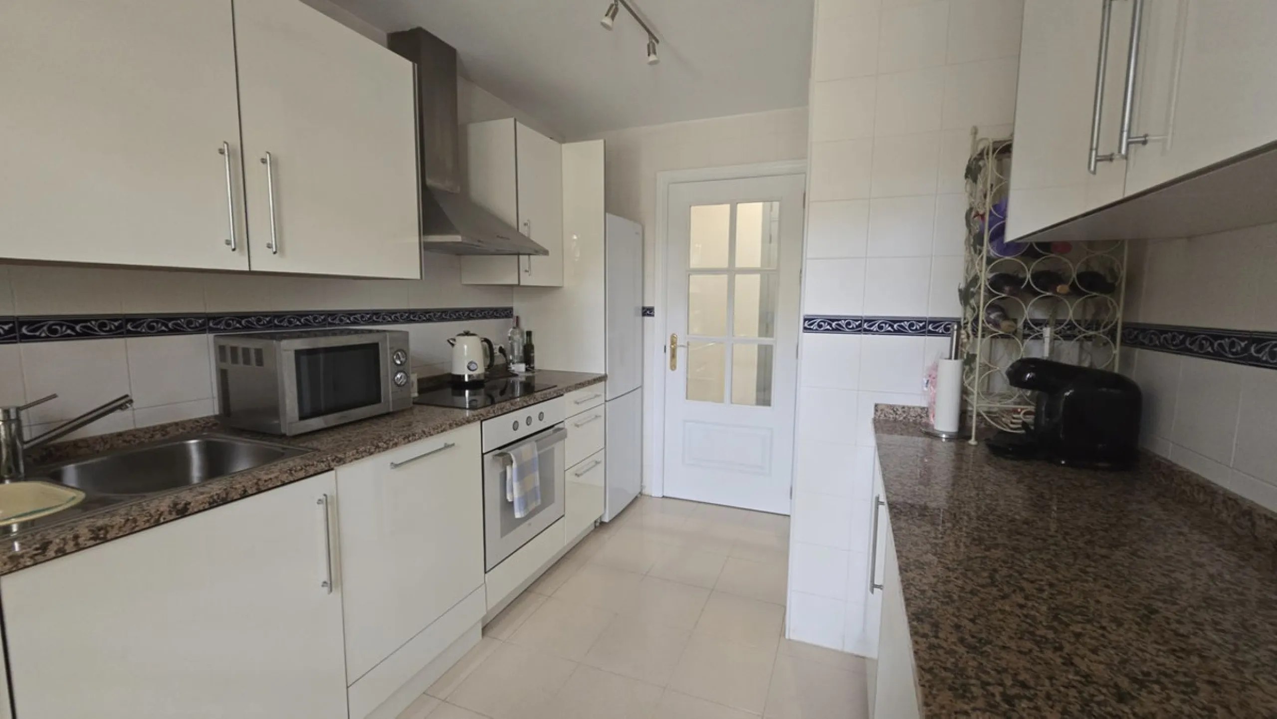 MOTIVATED SELLER. 3 BED 2 BATH. LA CALA HILLS € 420,000. ELEVATED GROUND FLOOR CORNER. AMAZING VIEWS.