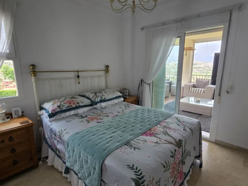 MOTIVATED SELLER. 3 BED 2 BATH. LA CALA HILLS € 420,000. ELEVATED GROUND FLOOR CORNER. AMAZING VIEWS.