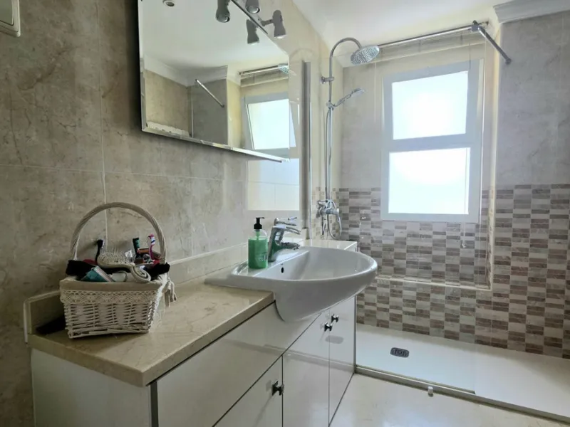 MOTIVATED SELLER. 3 BED 2 BATH. LA CALA HILLS € 420,000. ELEVATED GROUND FLOOR CORNER. AMAZING VIEWS.