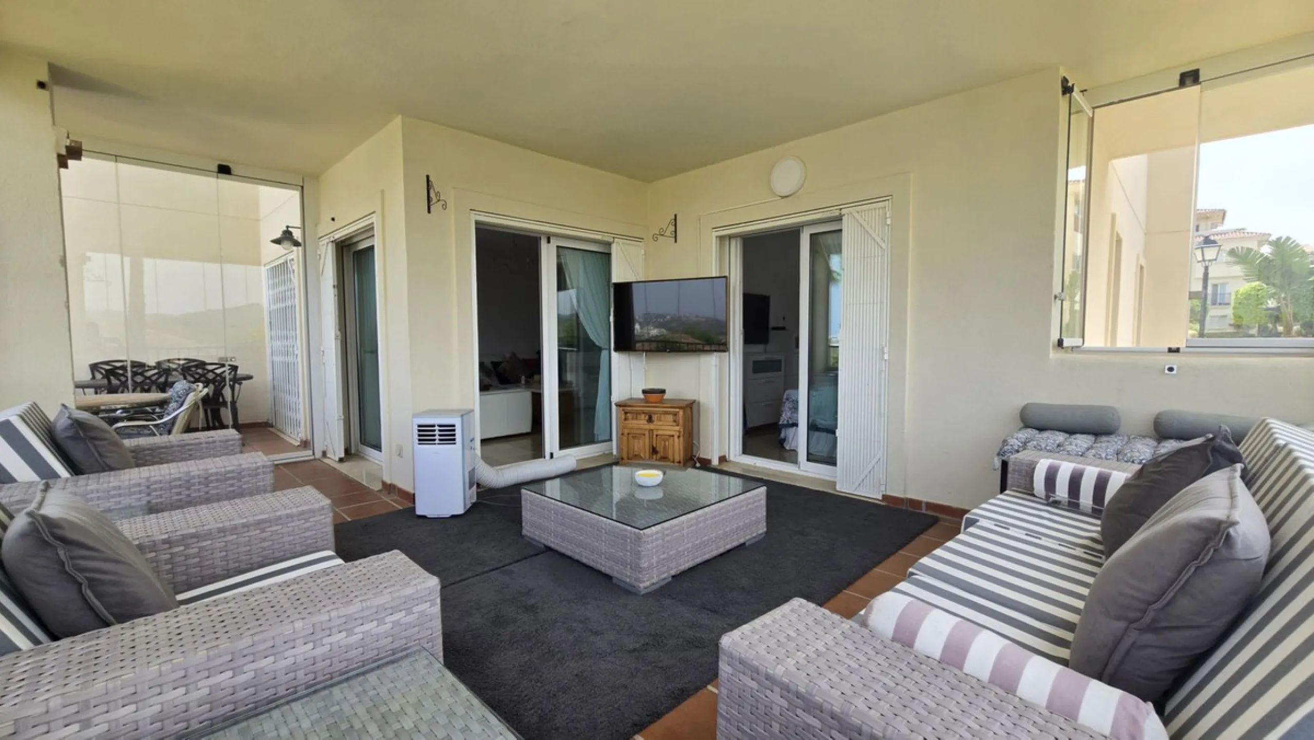 MOTIVATED SELLER. 3 BED 2 BATH. LA CALA HILLS € 420,000. ELEVATED GROUND FLOOR CORNER. AMAZING VIEWS.