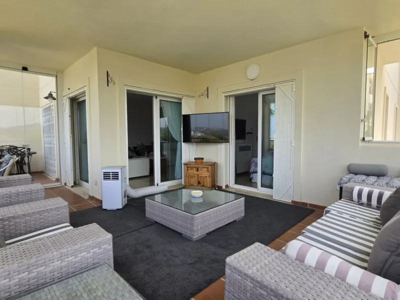 MOTIVATED SELLER. 3 BED 2 BATH. LA CALA HILLS € 420,000. ELEVATED GROUND FLOOR CORNER. AMAZING VIEWS.