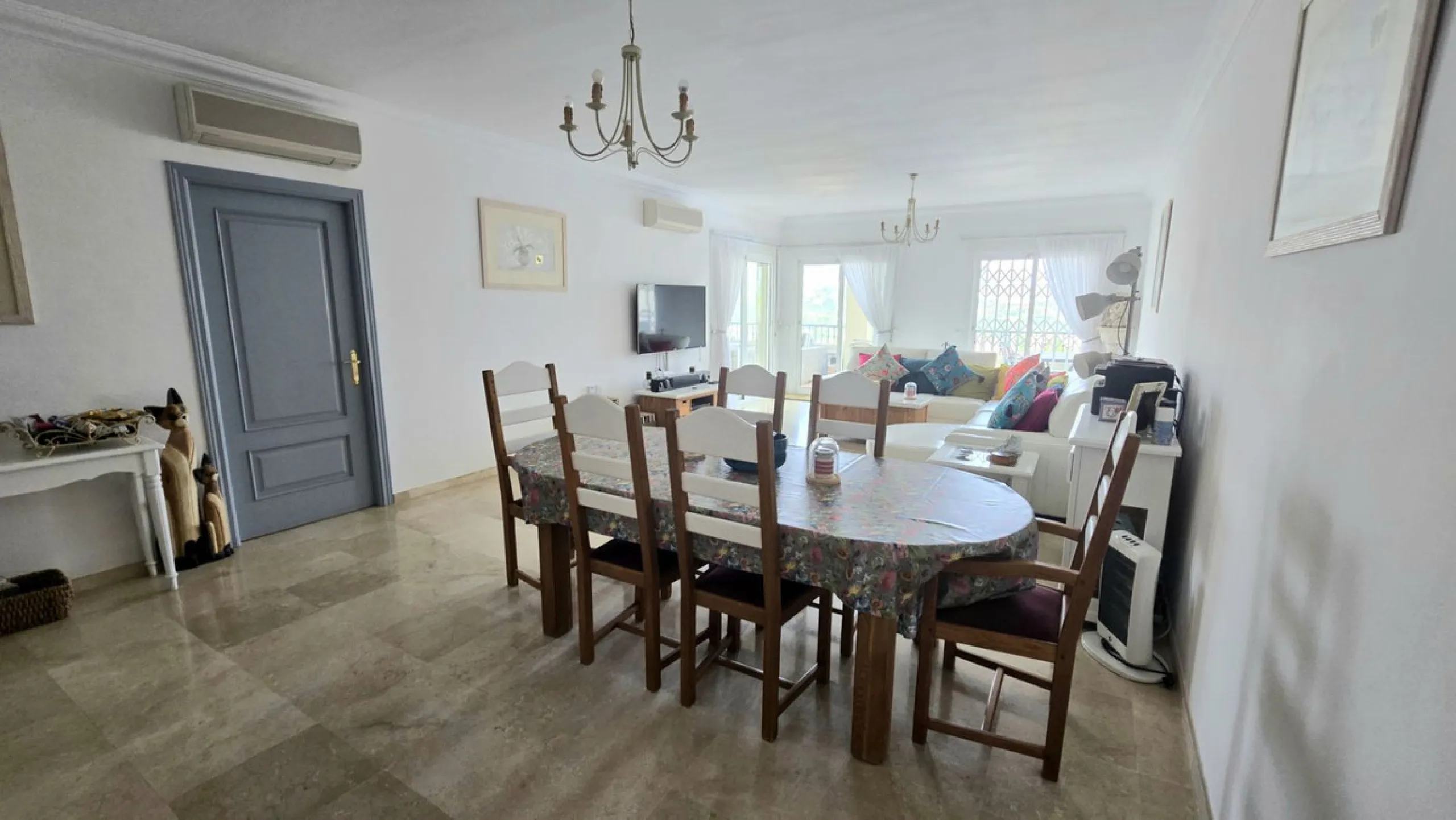 MOTIVATED SELLER. 3 BED 2 BATH. LA CALA HILLS € 420,000. ELEVATED GROUND FLOOR CORNER. AMAZING VIEWS.