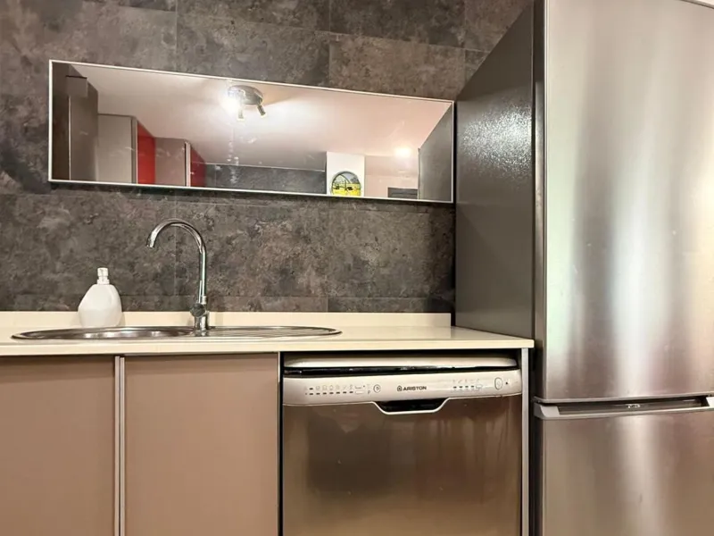 Piso moderno con terraza y servicios premium a 20 metros del mar en Cambrils