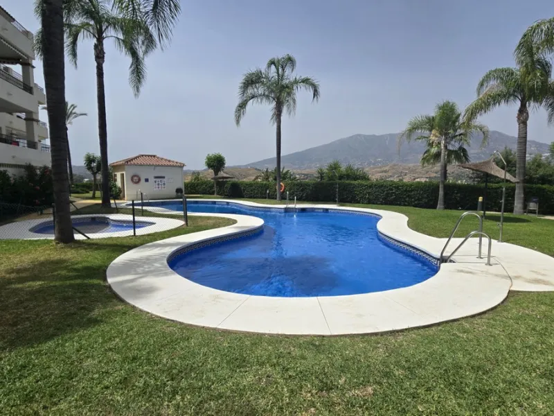 MOTIVATED SELLER. 3 BED 2 BATH. LA CALA HILLS € 420,000. ELEVATED GROUND FLOOR CORNER. AMAZING VIEWS.