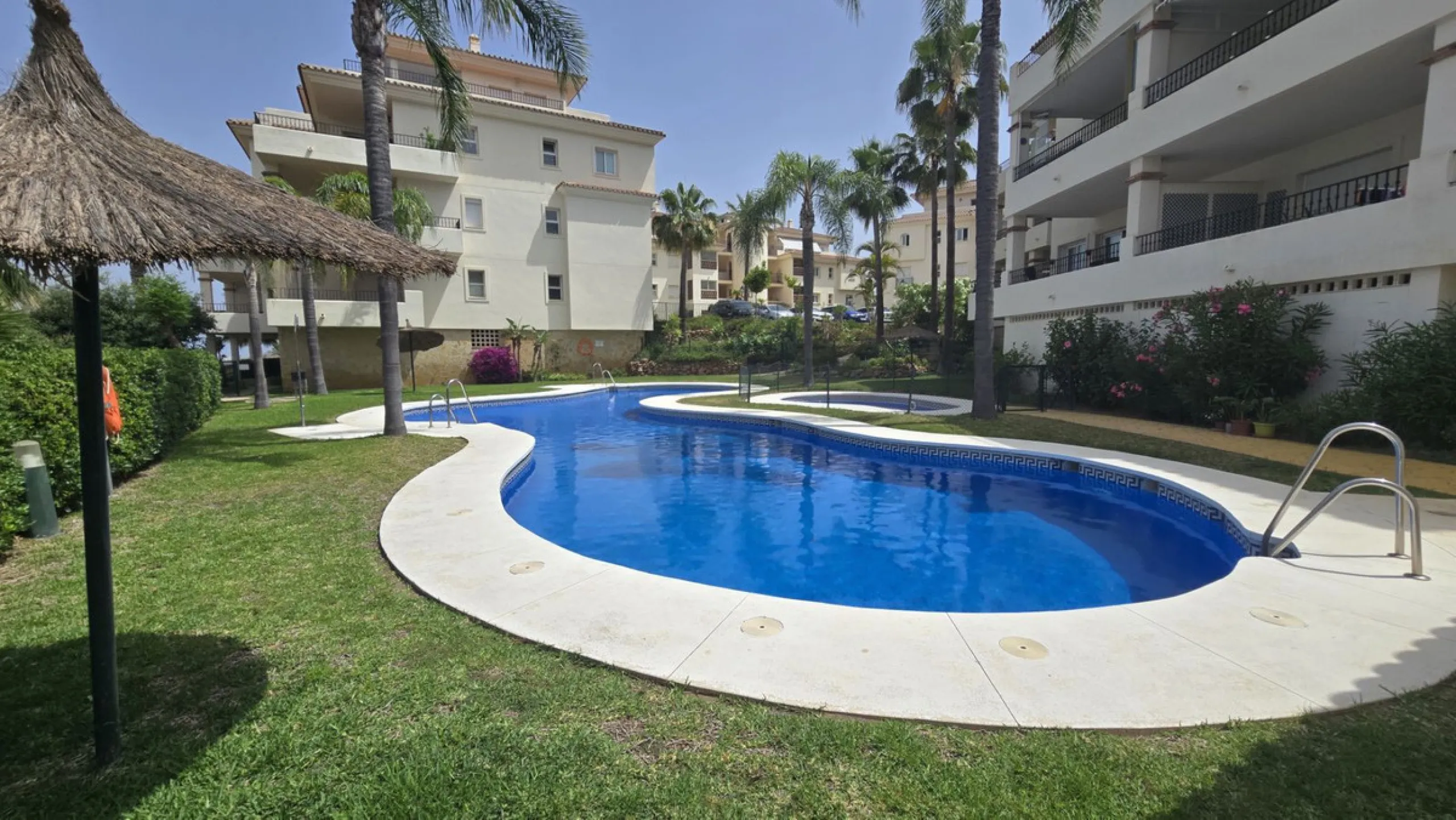 MOTIVATED SELLER. 3 BED 2 BATH. LA CALA HILLS € 420,000. ELEVATED GROUND FLOOR CORNER. AMAZING VIEWS.