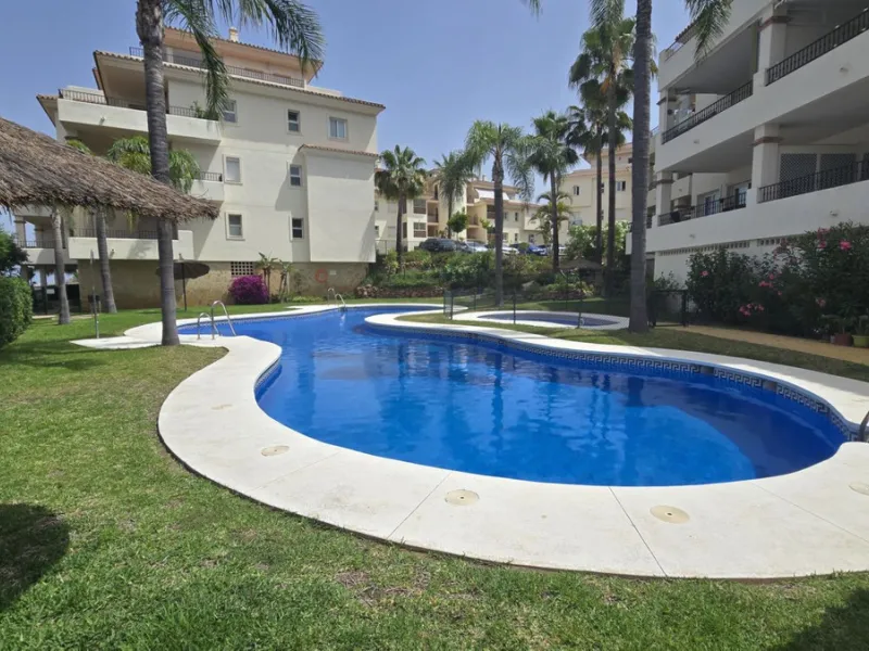 MOTIVATED SELLER. 3 BED 2 BATH. LA CALA HILLS € 420,000. ELEVATED GROUND FLOOR CORNER. AMAZING VIEWS.