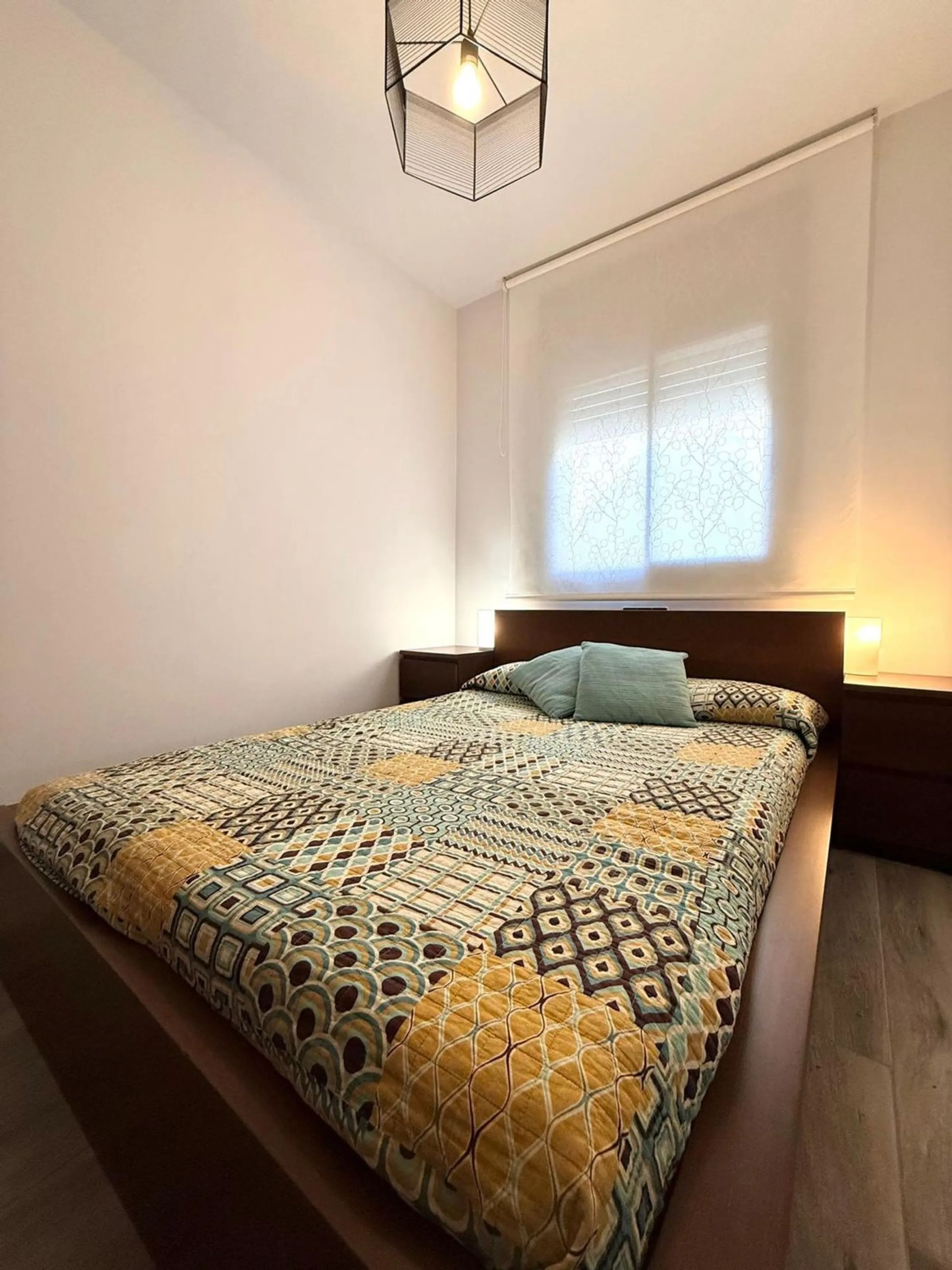Piso moderno con terraza y servicios premium a 20 metros del mar en Cambrils