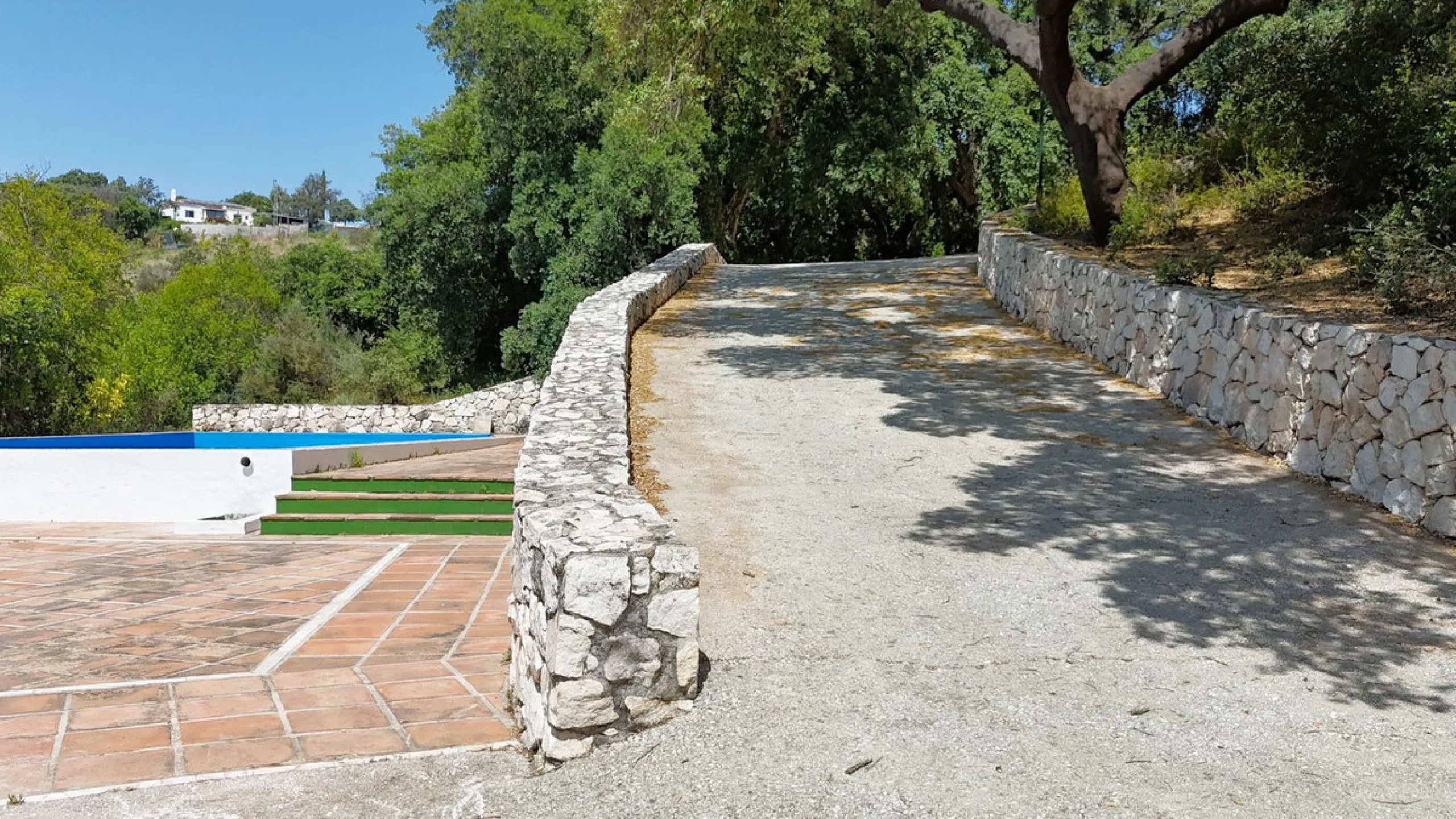 Impressive property in a prime location with views of the countryside and mountains on a plot of over 37,000 m² in Alhaurin El Grande !