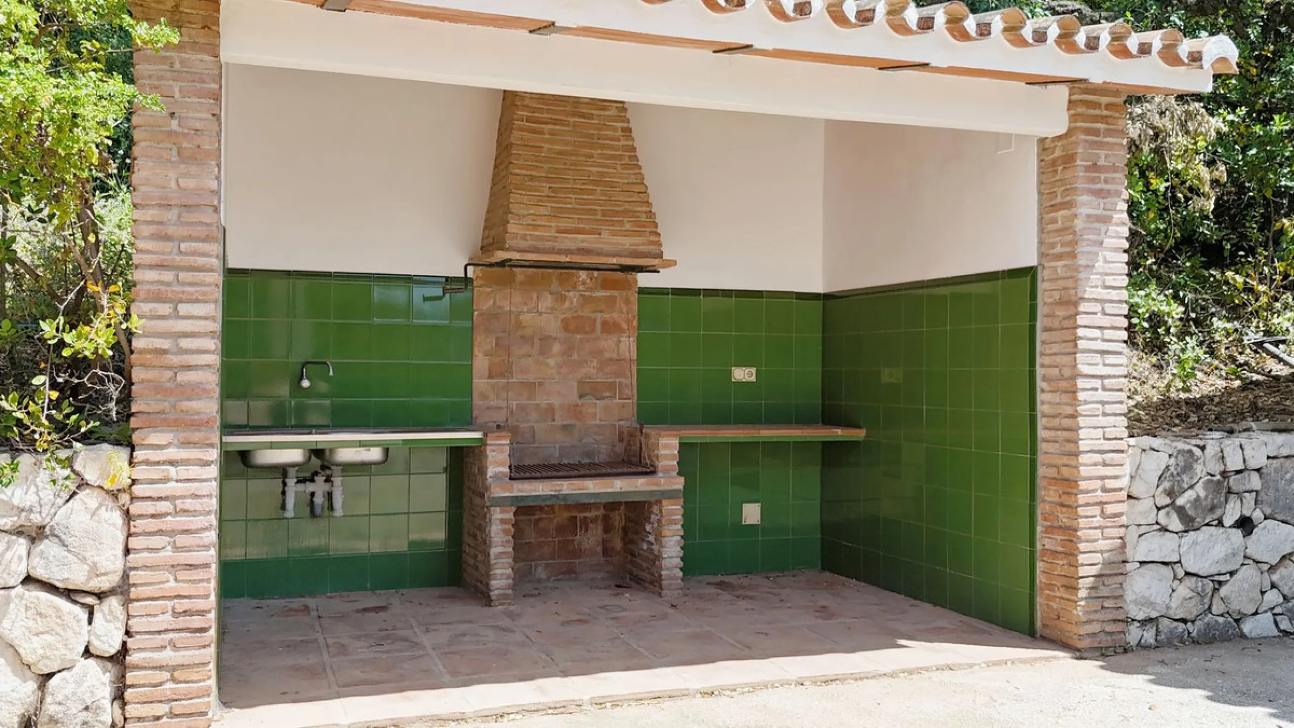 Impressive property in a prime location with views of the countryside and mountains on a plot of over 37,000 m² in Alhaurin El Grande !