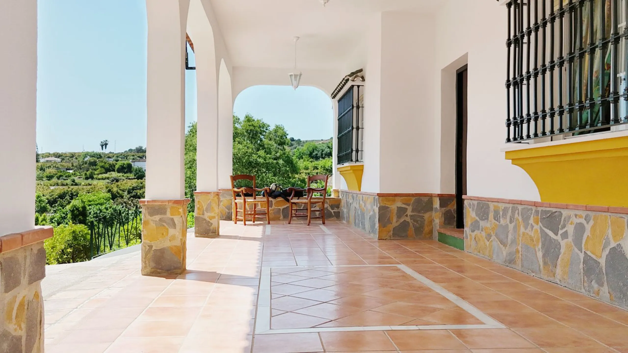 Impressive property in a prime location with views of the countryside and mountains on a plot of over 37,000 m² in Alhaurin El Grande !