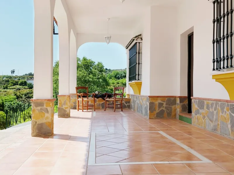 Impressive property in a prime location with views of the countryside and mountains on a plot of over 37,000 m² in Alhaurin El Grande !