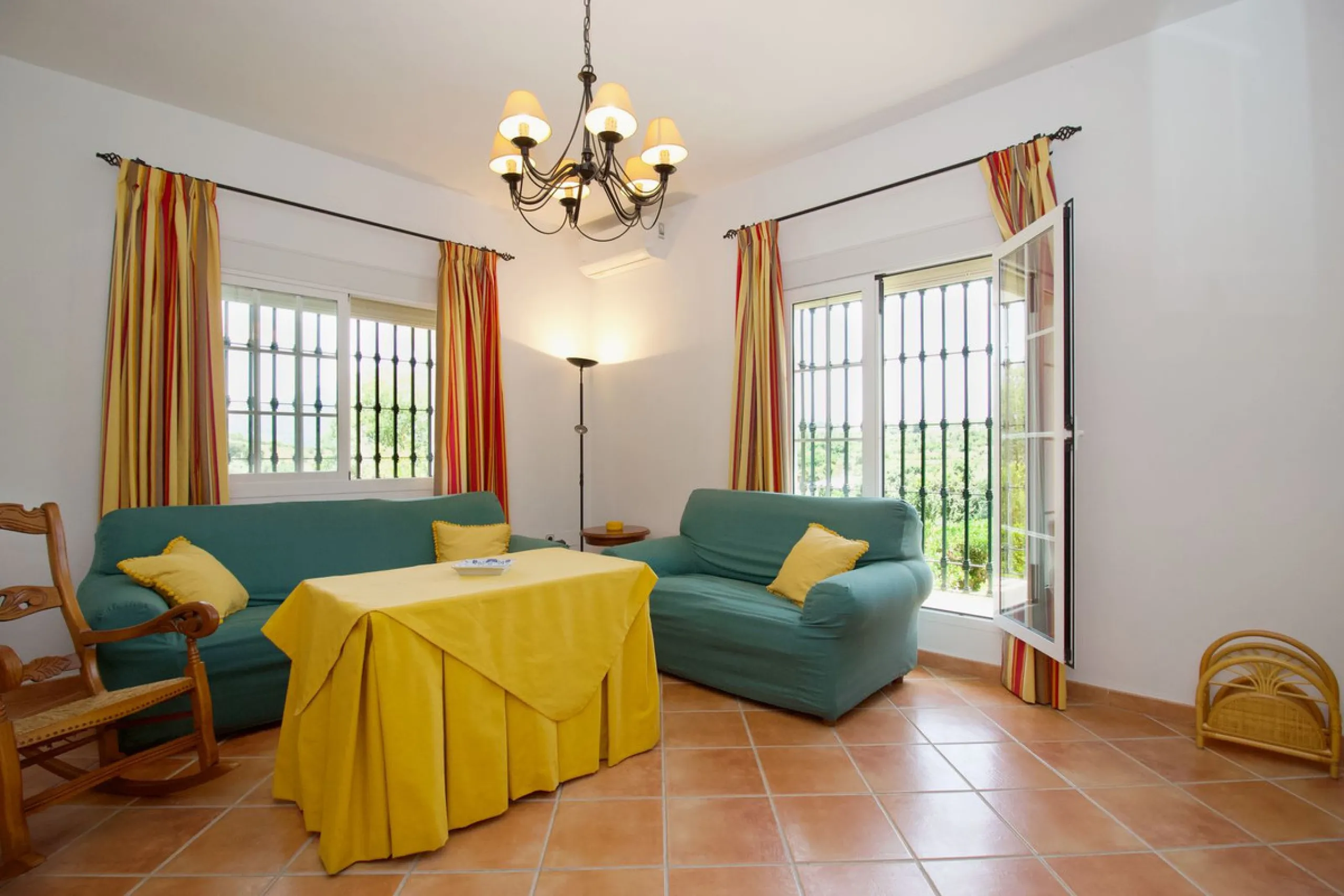 Impressive property in a prime location with views of the countryside and mountains on a plot of over 37,000 m² in Alhaurin El Grande !