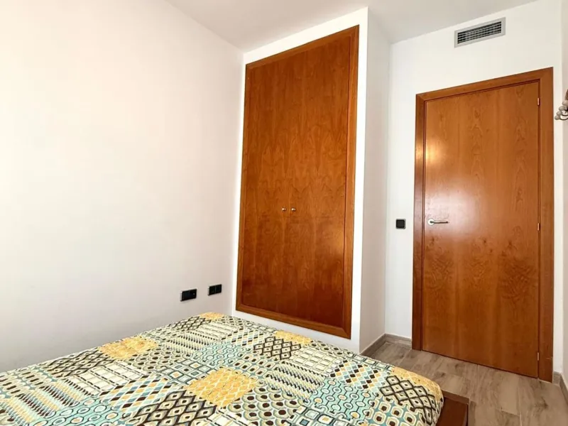 Piso moderno con terraza y servicios premium a 20 metros del mar en Cambrils