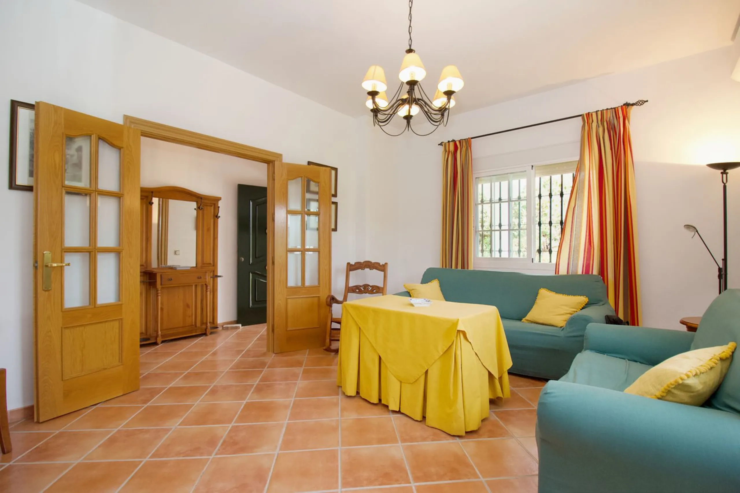 Impressive property in a prime location with views of the countryside and mountains on a plot of over 37,000 m² in Alhaurin El Grande !