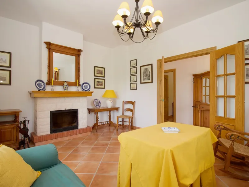 Impressive property in a prime location with views of the countryside and mountains on a plot of over 37,000 m² in Alhaurin El Grande !