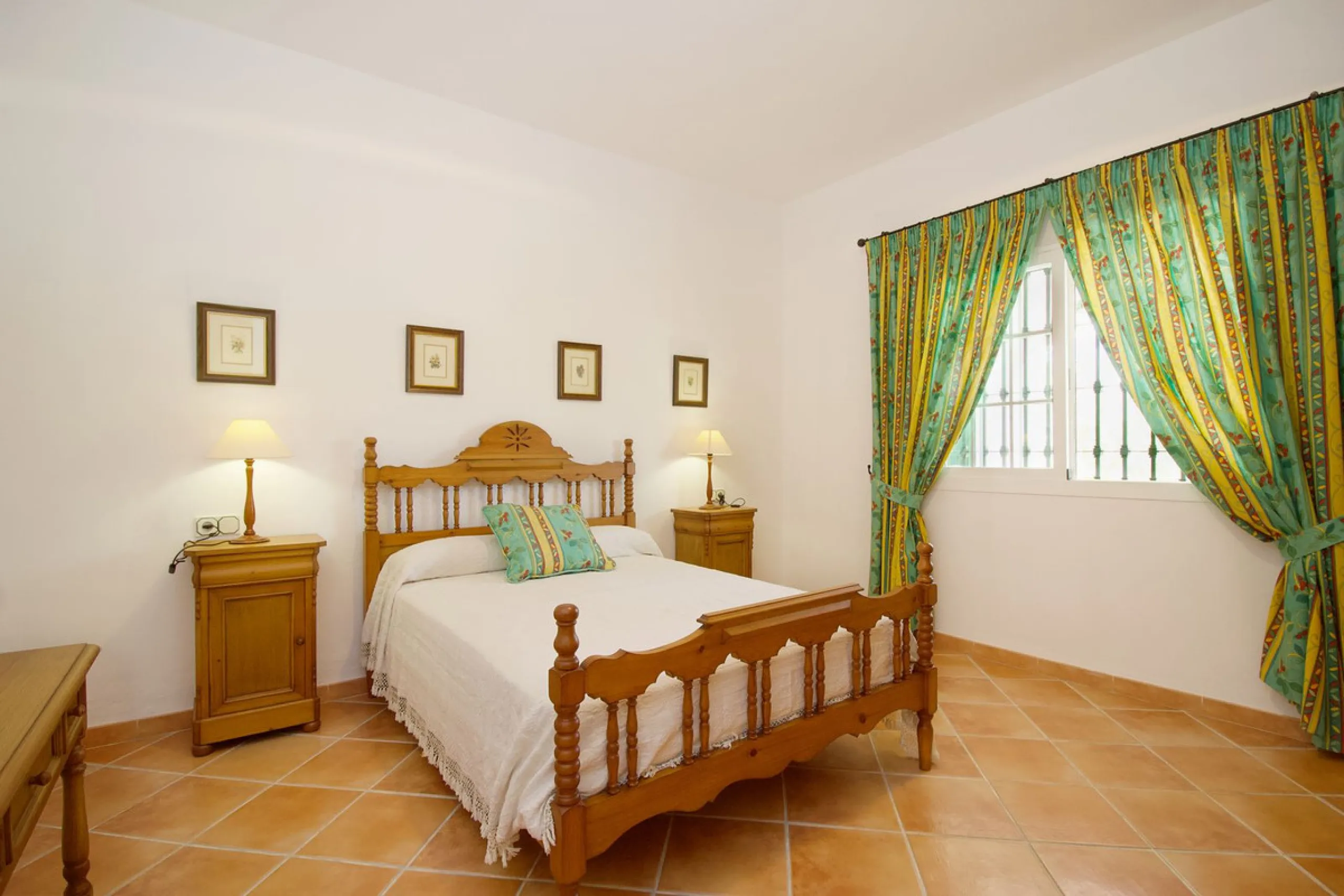 Impressive property in a prime location with views of the countryside and mountains on a plot of over 37,000 m² in Alhaurin El Grande !