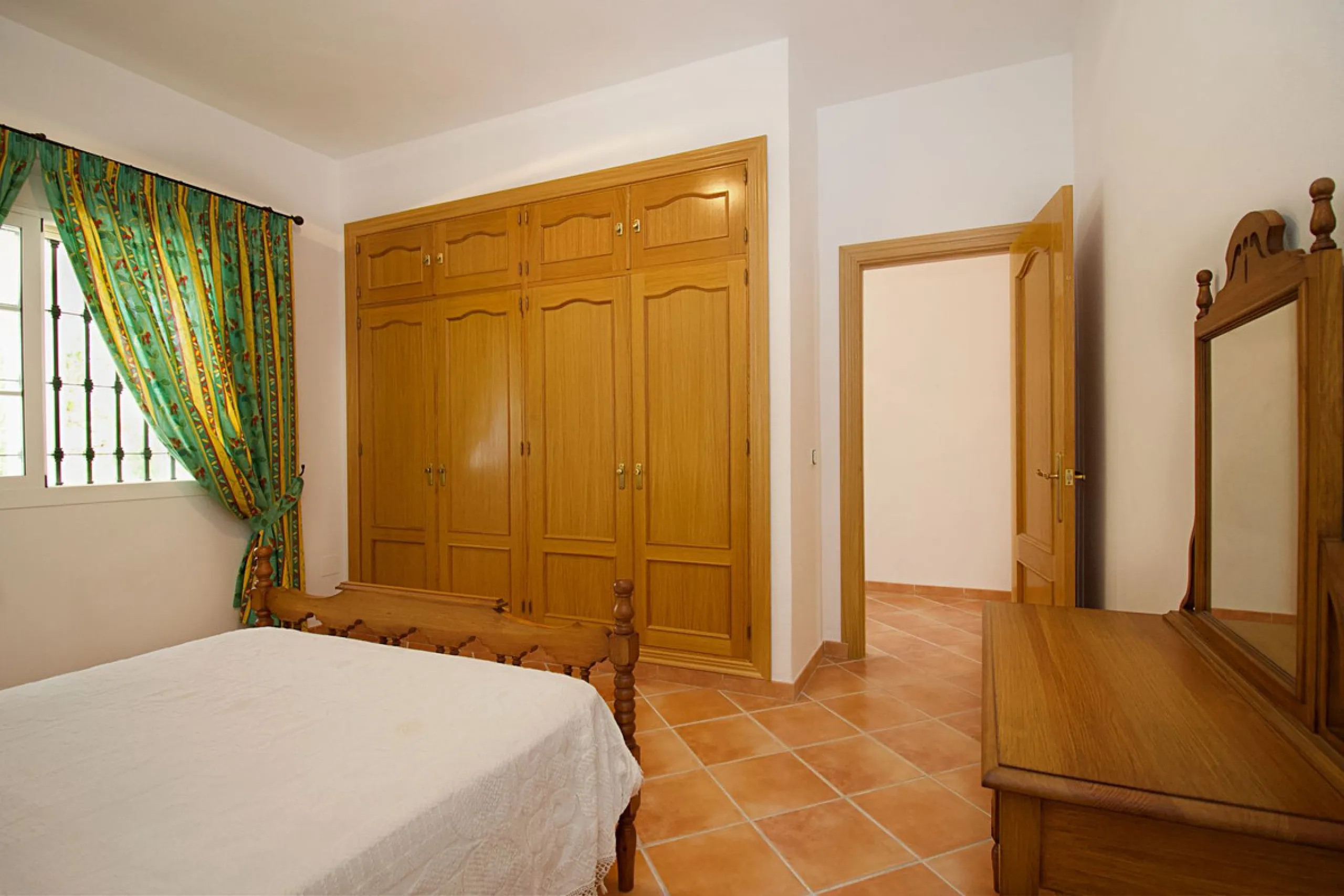 Impressive property in a prime location with views of the countryside and mountains on a plot of over 37,000 m² in Alhaurin El Grande !