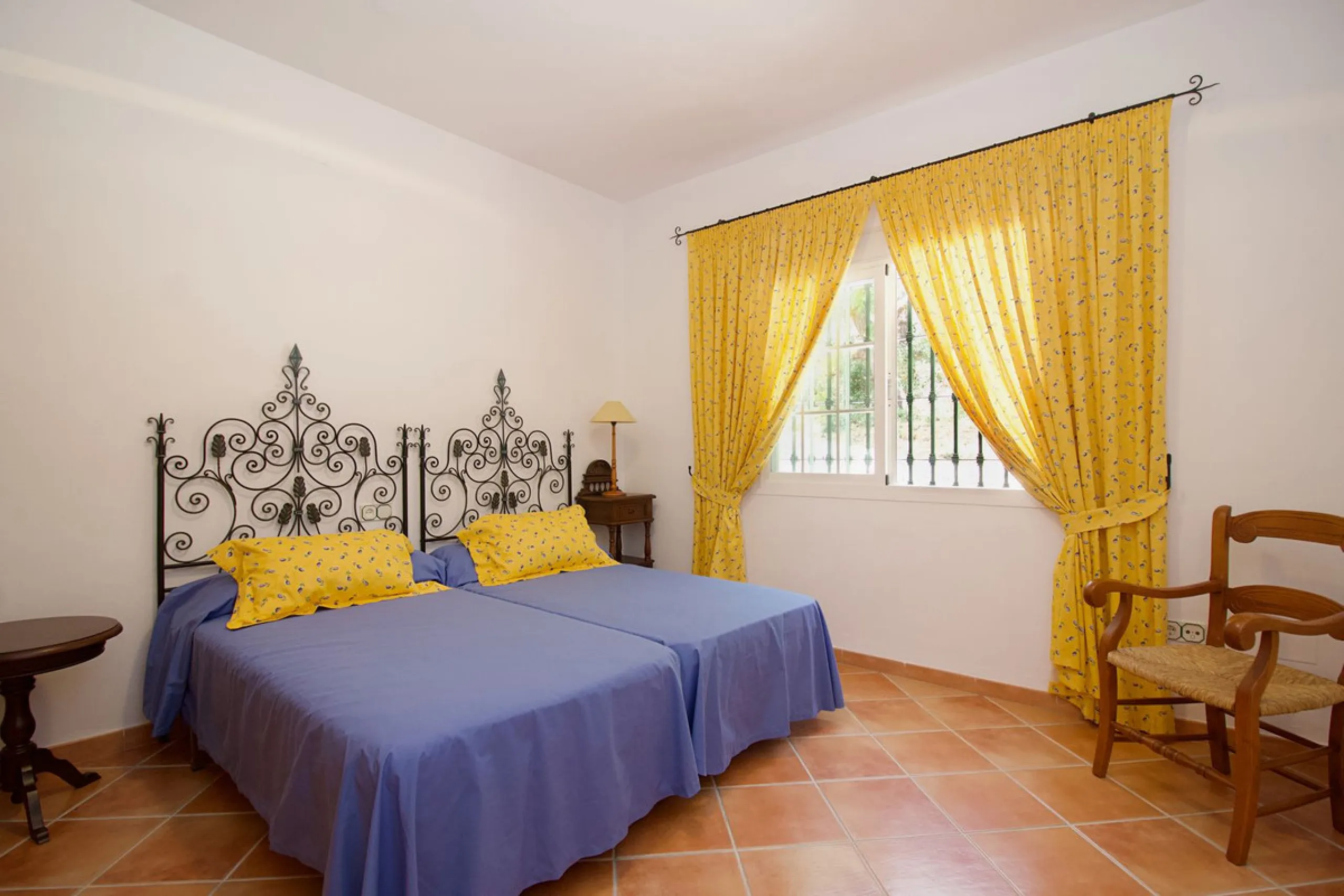 Impressive property in a prime location with views of the countryside and mountains on a plot of over 37,000 m² in Alhaurin El Grande !