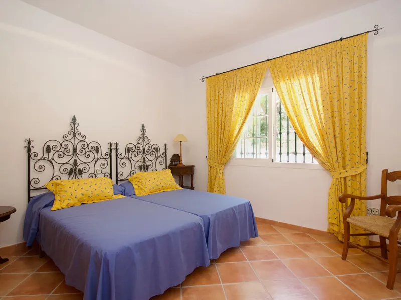 Impressive property in a prime location with views of the countryside and mountains on a plot of over 37,000 m² in Alhaurin El Grande !