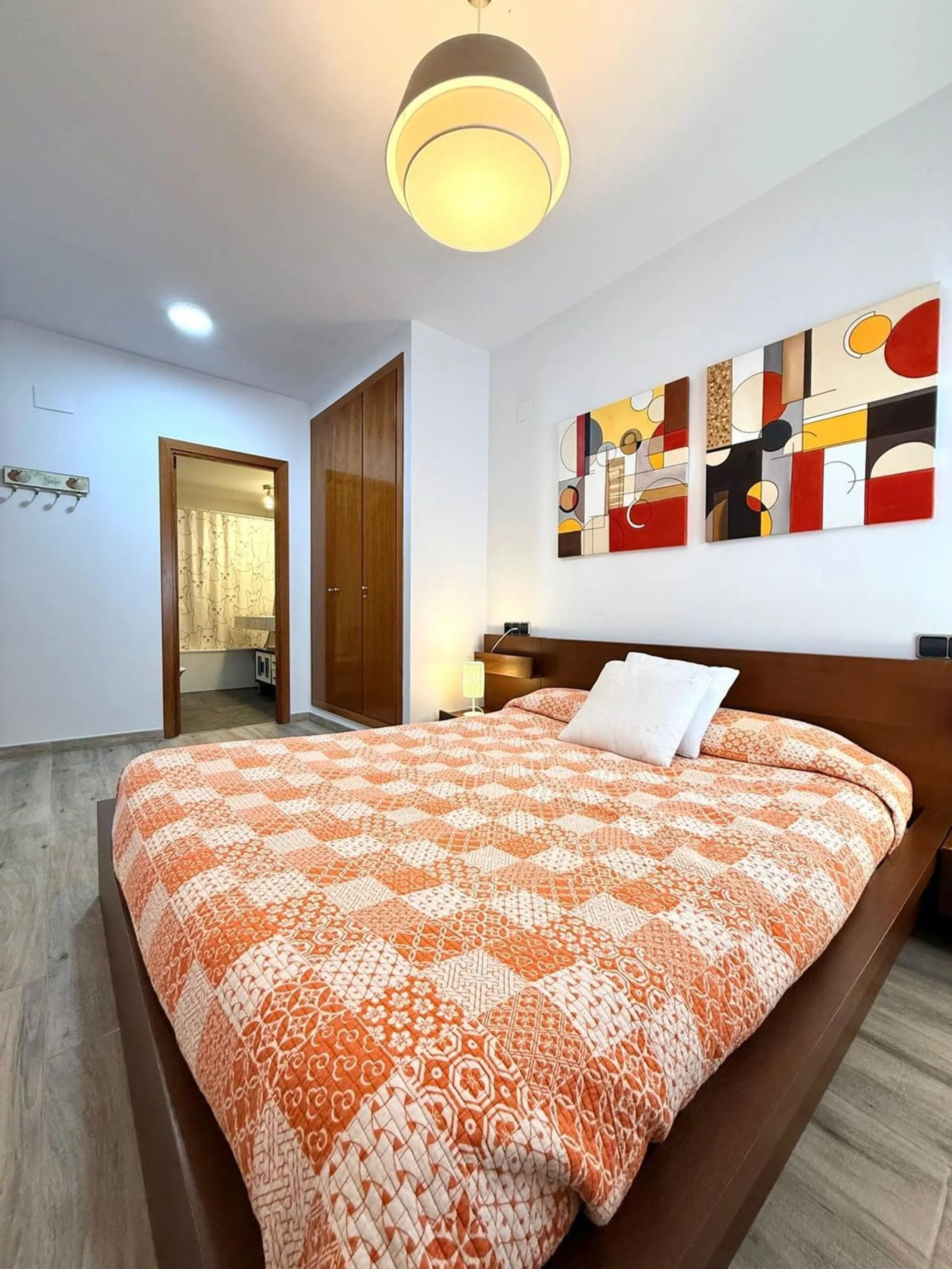 Piso moderno con terraza y servicios premium a 20 metros del mar en Cambrils