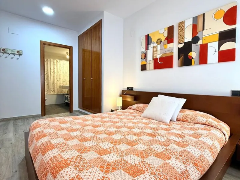 Piso moderno con terraza y servicios premium a 20 metros del mar en Cambrils