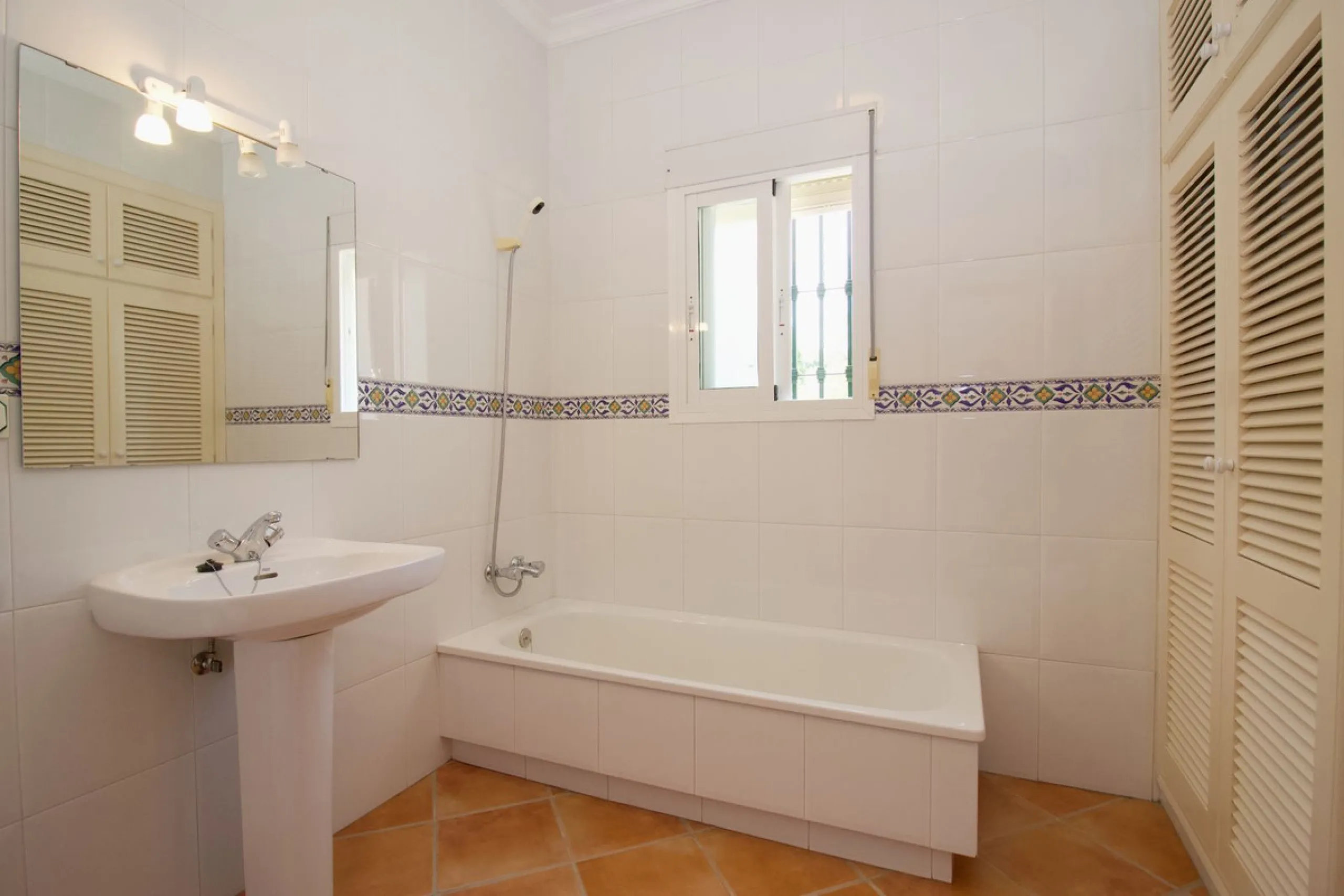 Impressive property in a prime location with views of the countryside and mountains on a plot of over 37,000 m² in Alhaurin El Grande !