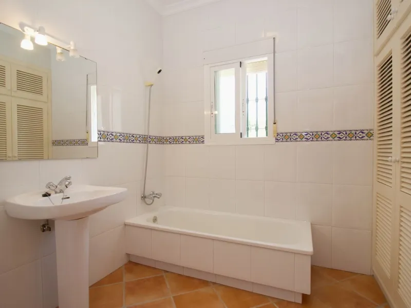 Impressive property in a prime location with views of the countryside and mountains on a plot of over 37,000 m² in Alhaurin El Grande !