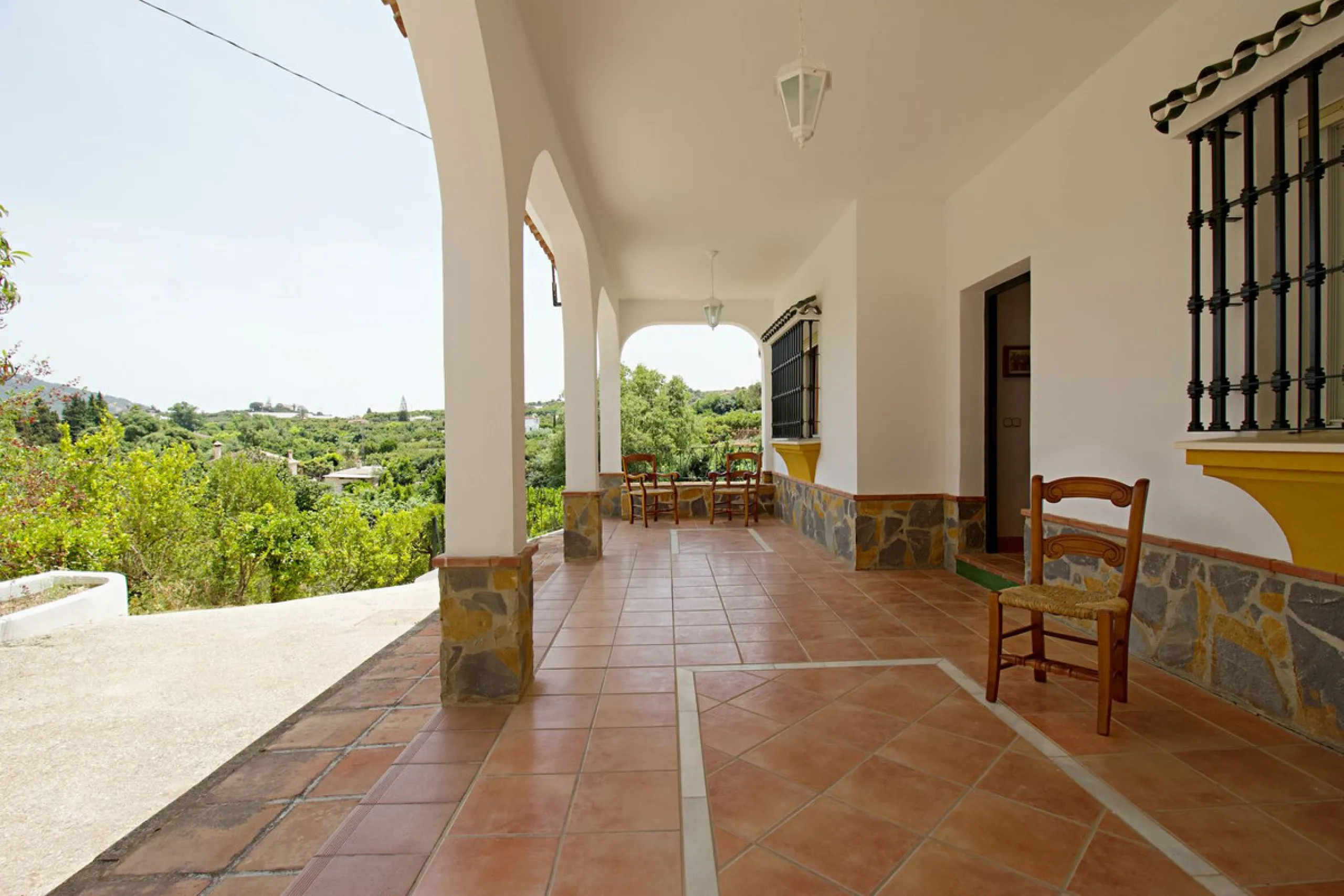 Impressive property in a prime location with views of the countryside and mountains on a plot of over 37,000 m² in Alhaurin El Grande !