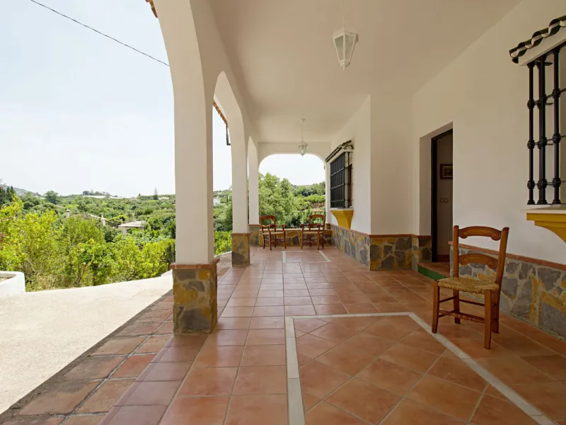 Impressive property in a prime location with views of the countryside and mountains on a plot of over 37,000 m² in Alhaurin El Grande !