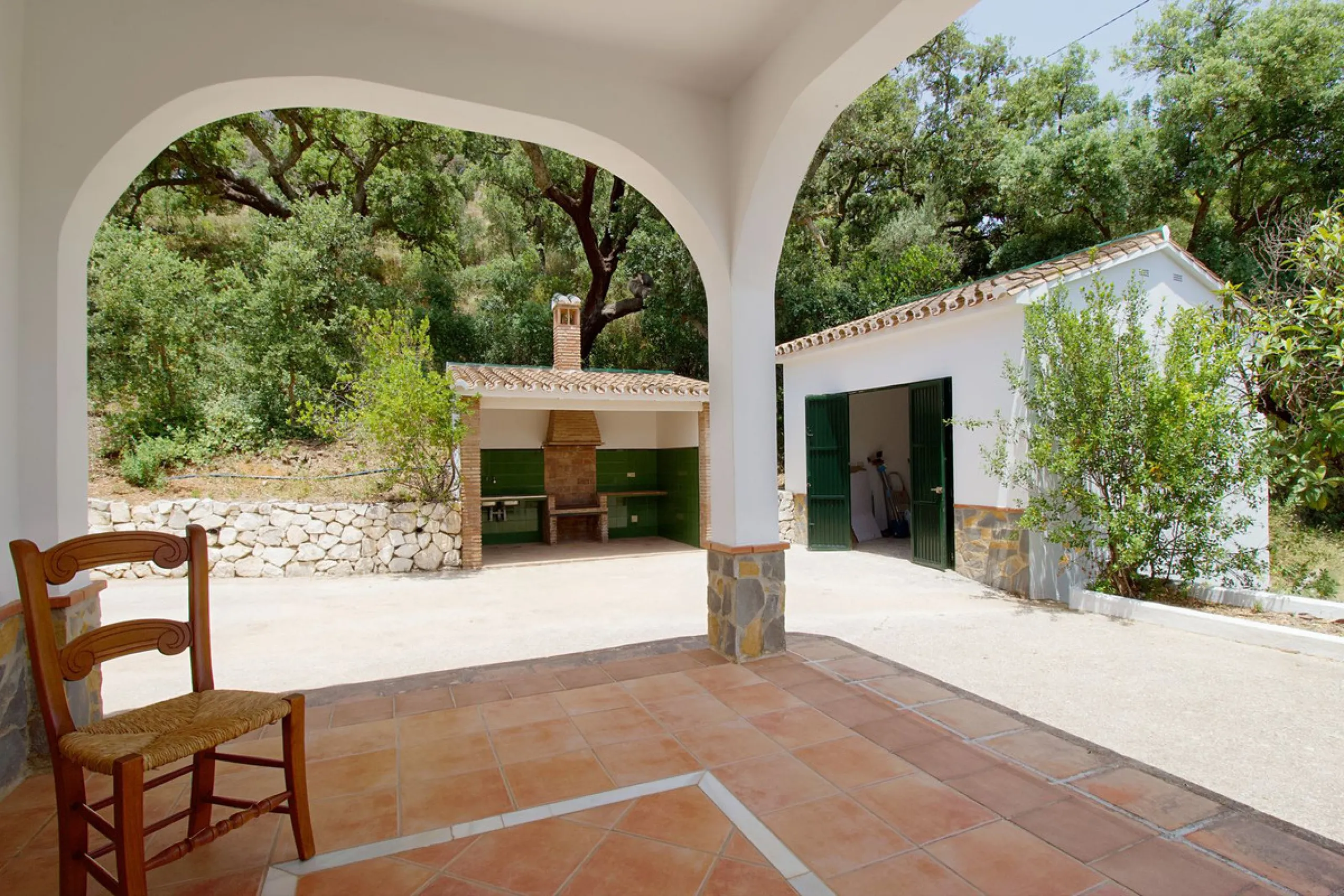 Impressive property in a prime location with views of the countryside and mountains on a plot of over 37,000 m² in Alhaurin El Grande !