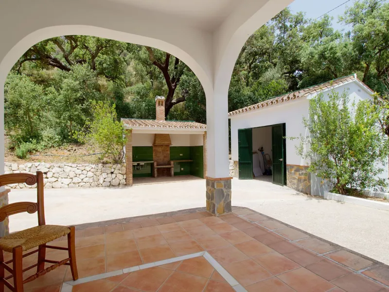Impressive property in a prime location with views of the countryside and mountains on a plot of over 37,000 m² in Alhaurin El Grande !