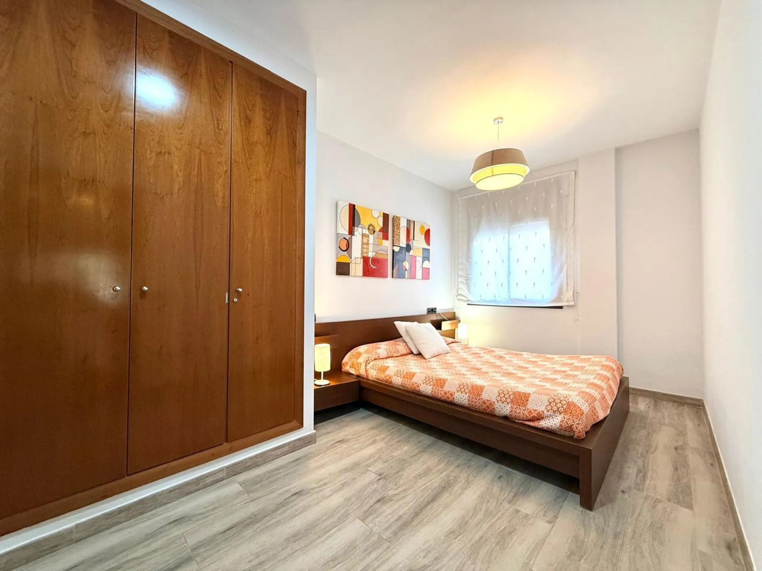 Piso moderno con terraza y servicios premium a 20 metros del mar en Cambrils
