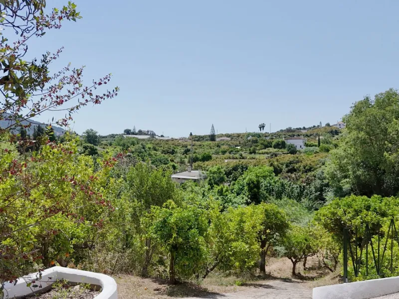 Impressive property in a prime location with views of the countryside and mountains on a plot of over 37,000 m² in Alhaurin El Grande !