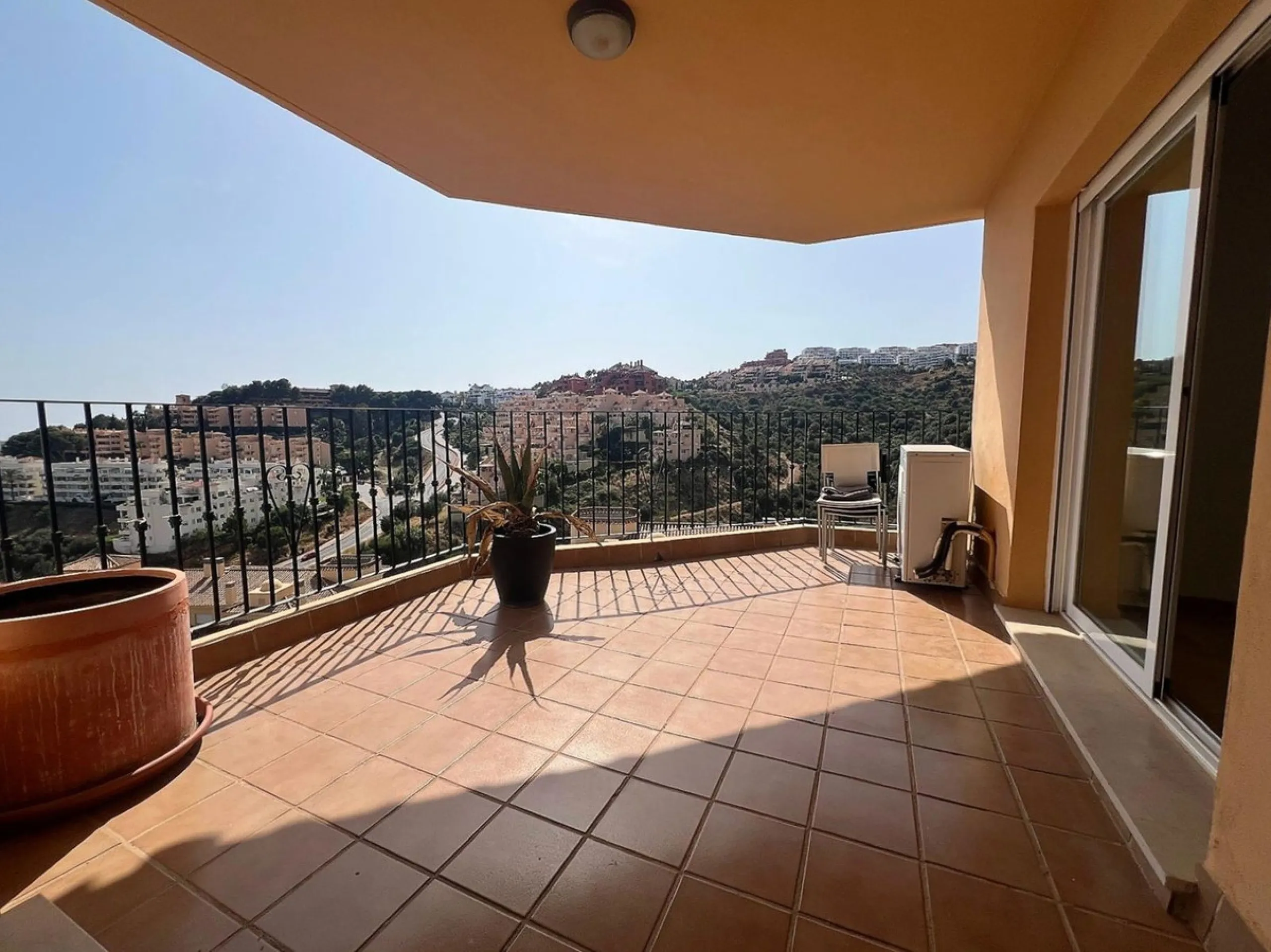 Apartment - Middle Floor Apartment в продаже в Mijas, Málaga. В доме 2 спален и 2 ванных комнат. Площадь дома 130 м²