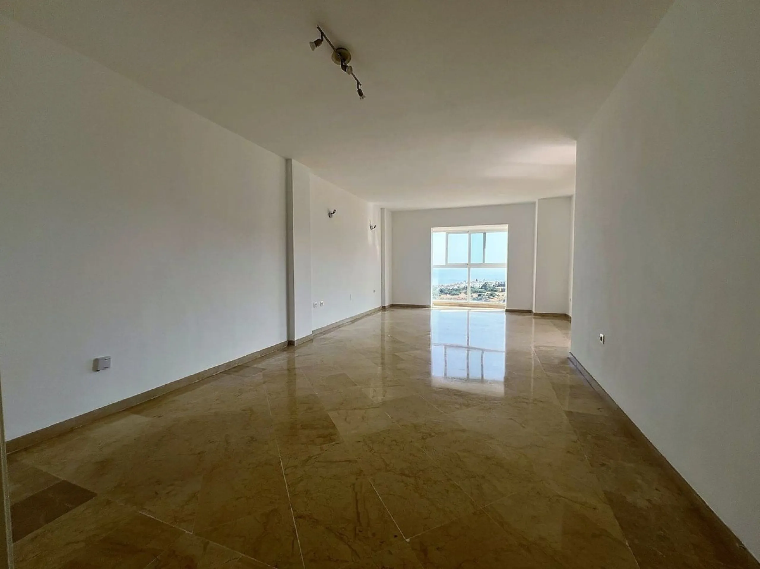 Apartment - Middle Floor Apartment в продаже в Mijas, Málaga. В доме 2 спален и 2 ванных комнат. Площадь дома 130 м²