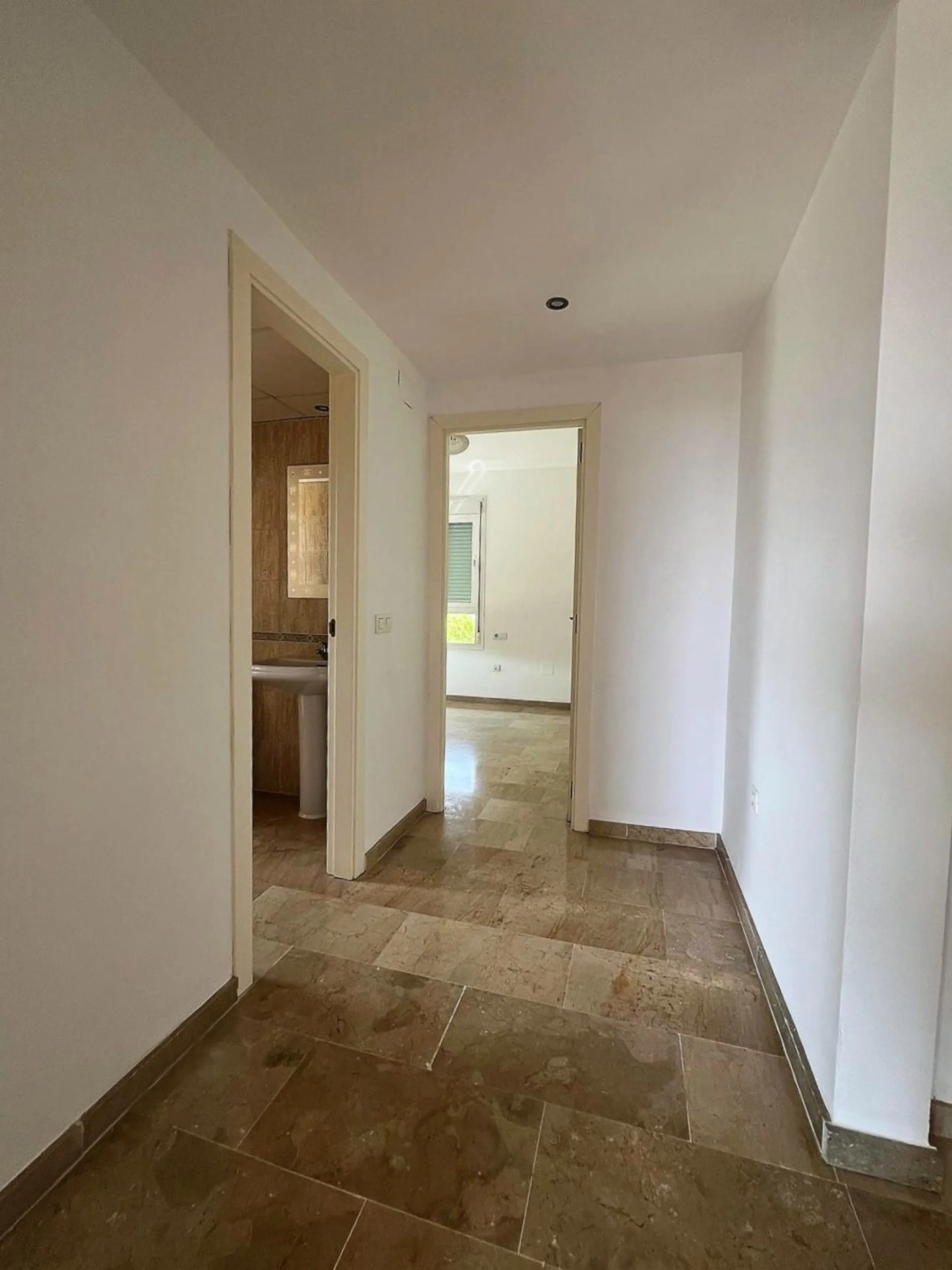 Apartment - Middle Floor Apartment в продаже в Mijas, Málaga. В доме 2 спален и 2 ванных комнат. Площадь дома 130 м²