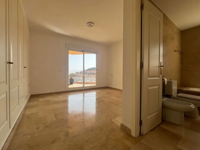Apartment - Middle Floor Apartment в продаже в Mijas, Málaga. В доме 2 спален и 2 ванных комнат. Площадь дома 130 м²