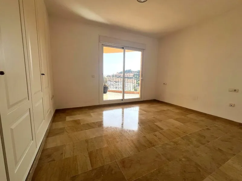 Apartment - Middle Floor Apartment в продаже в Mijas, Málaga. В доме 2 спален и 2 ванных комнат. Площадь дома 130 м²