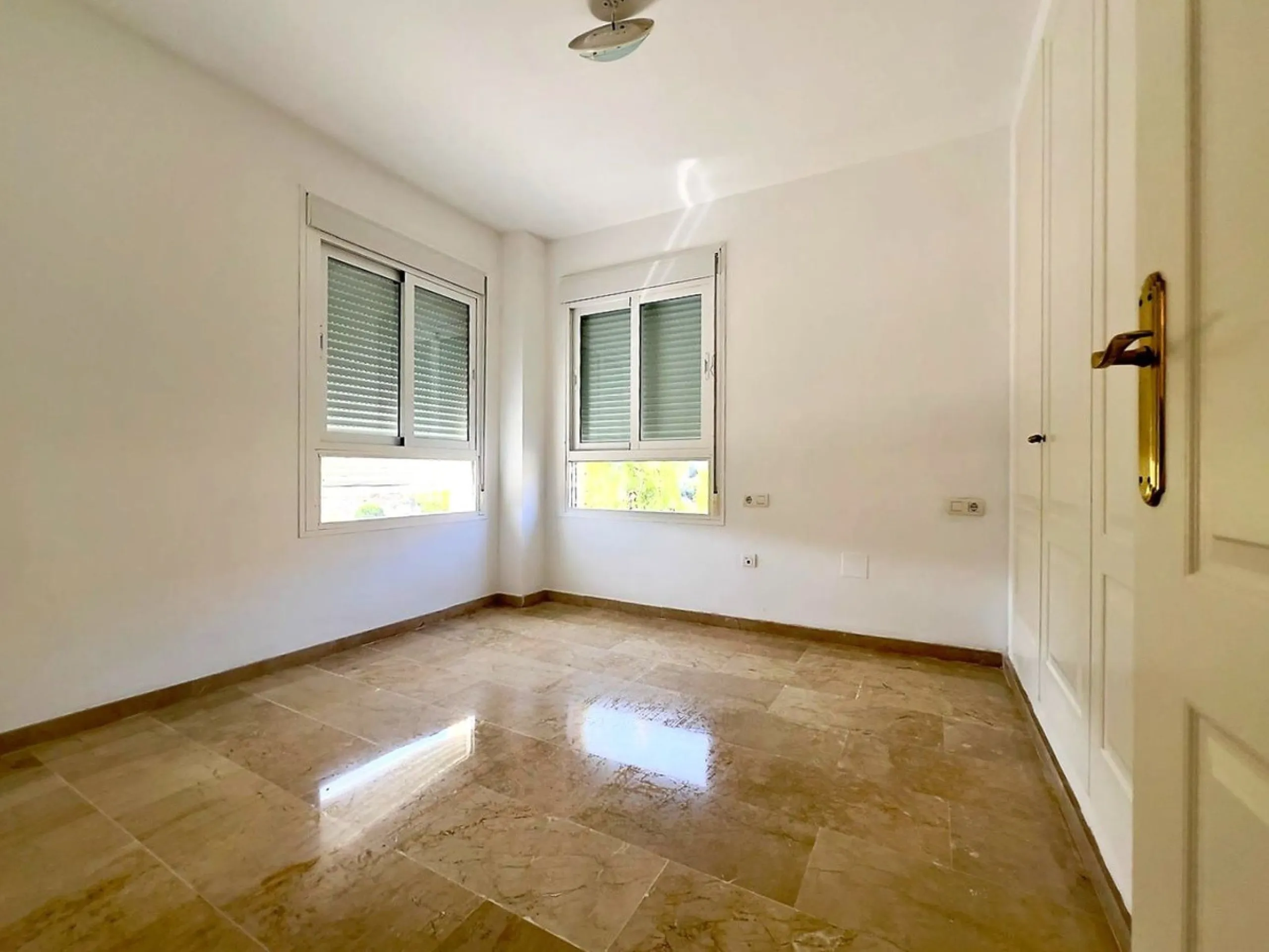 Apartment - Middle Floor Apartment в продаже в Mijas, Málaga. В доме 2 спален и 2 ванных комнат. Площадь дома 130 м²