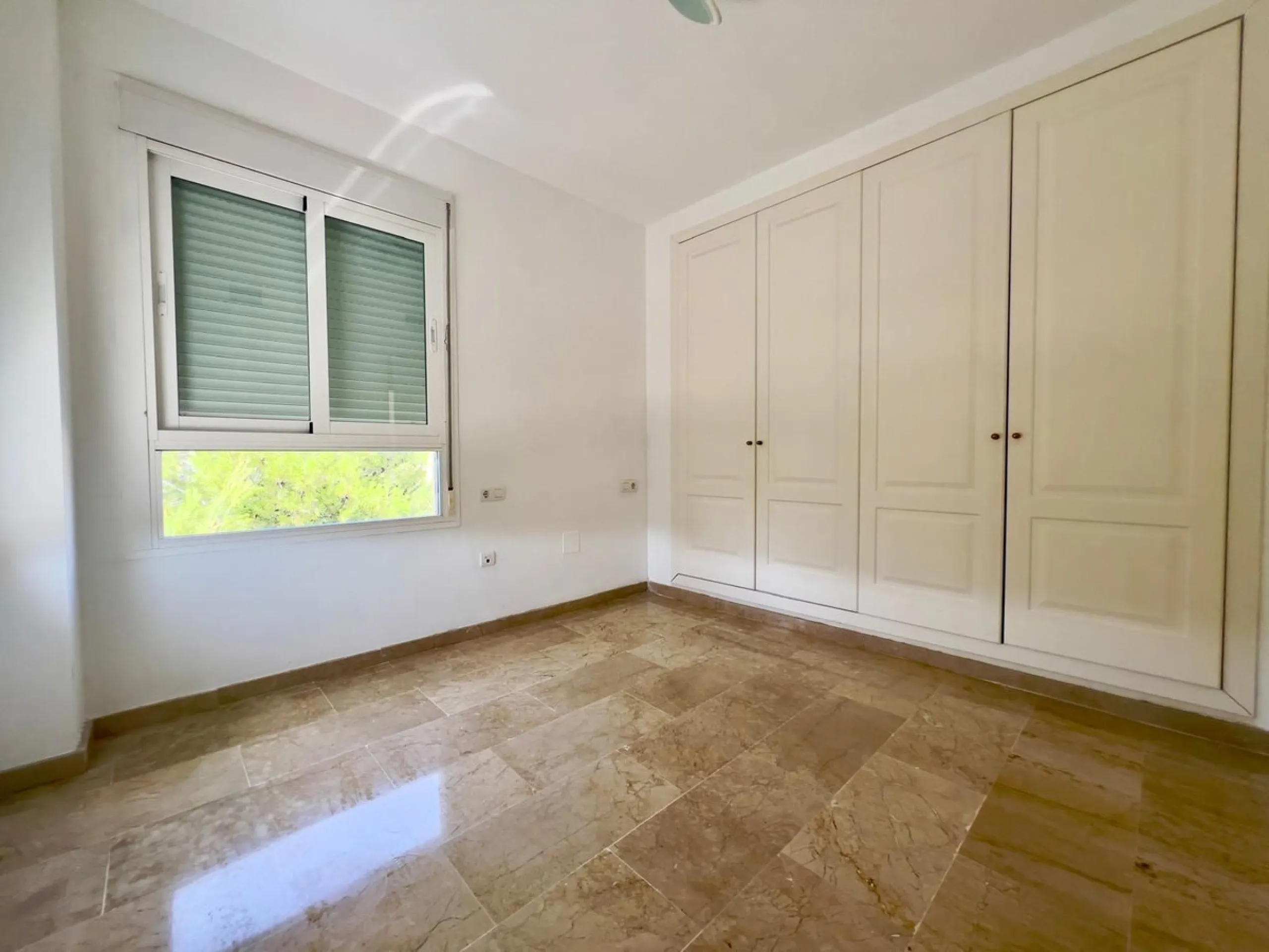 Apartment - Middle Floor Apartment в продаже в Mijas, Málaga. В доме 2 спален и 2 ванных комнат. Площадь дома 130 м²