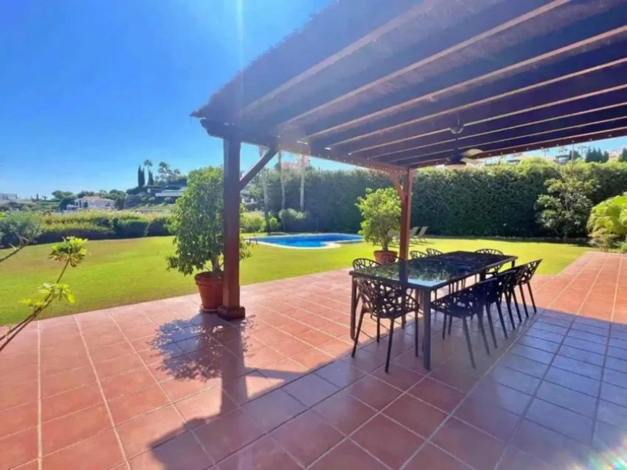 Nestled directly on the front line of the renowned Los Flamingos Golf Resort, this spectacular villa represents the perfect blend of classic and modern styling in one of Benahavis´ most prestigious and secure residential enclaves. Set amidst rolling green