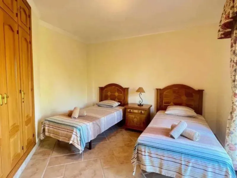 Nestled directly on the front line of the renowned Los Flamingos Golf Resort, this spectacular villa represents the perfect blend of classic and modern styling in one of Benahavis´ most prestigious and secure residential enclaves. Set amidst rolling green