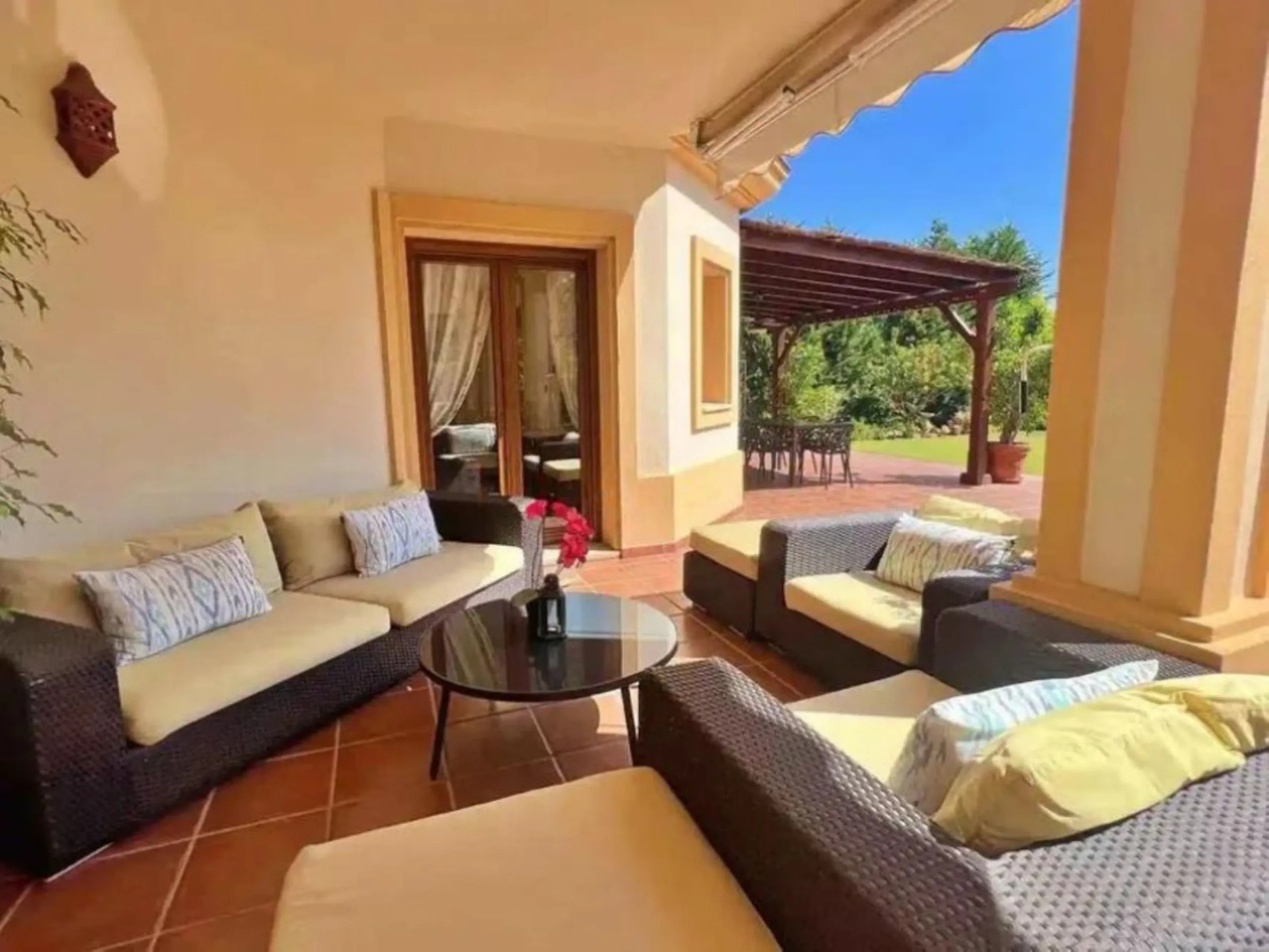 Nestled directly on the front line of the renowned Los Flamingos Golf Resort, this spectacular villa represents the perfect blend of classic and modern styling in one of Benahavis´ most prestigious and secure residential enclaves. Set amidst rolling green