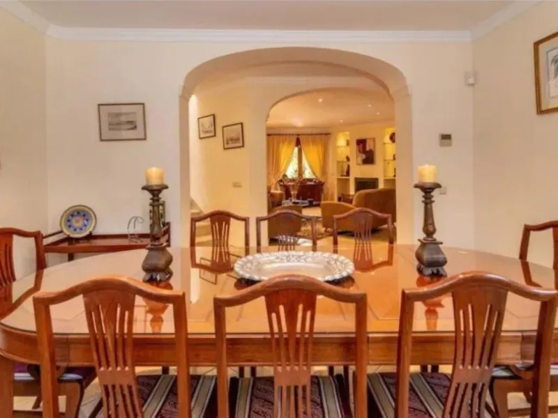 Nestled directly on the front line of the renowned Los Flamingos Golf Resort, this spectacular villa represents the perfect blend of classic and modern styling in one of Benahavis´ most prestigious and secure residential enclaves. Set amidst rolling green