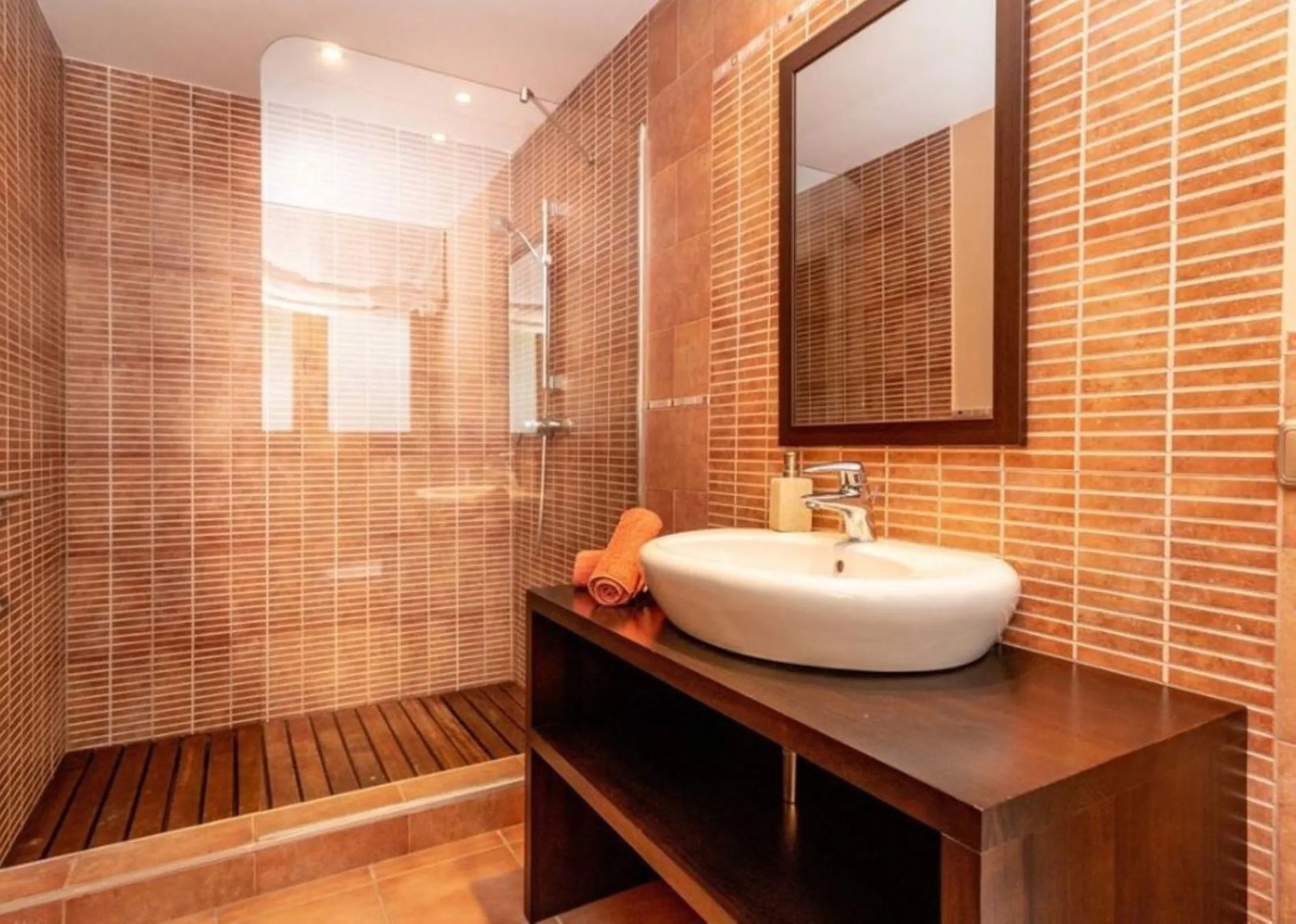 Nestled directly on the front line of the renowned Los Flamingos Golf Resort, this spectacular villa represents the perfect blend of classic and modern styling in one of Benahavis´ most prestigious and secure residential enclaves. Set amidst rolling green