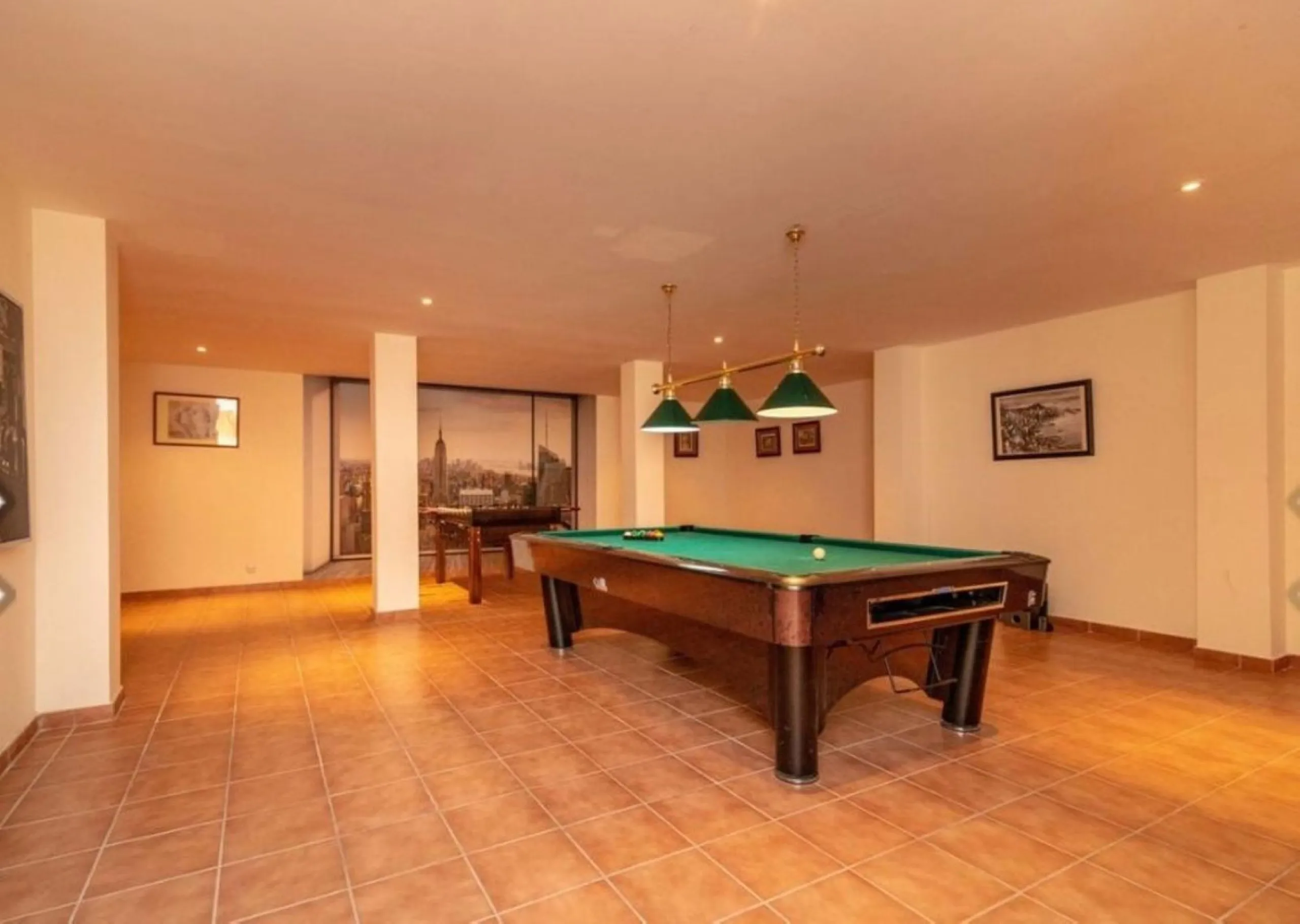 Nestled directly on the front line of the renowned Los Flamingos Golf Resort, this spectacular villa represents the perfect blend of classic and modern styling in one of Benahavis´ most prestigious and secure residential enclaves. Set amidst rolling green