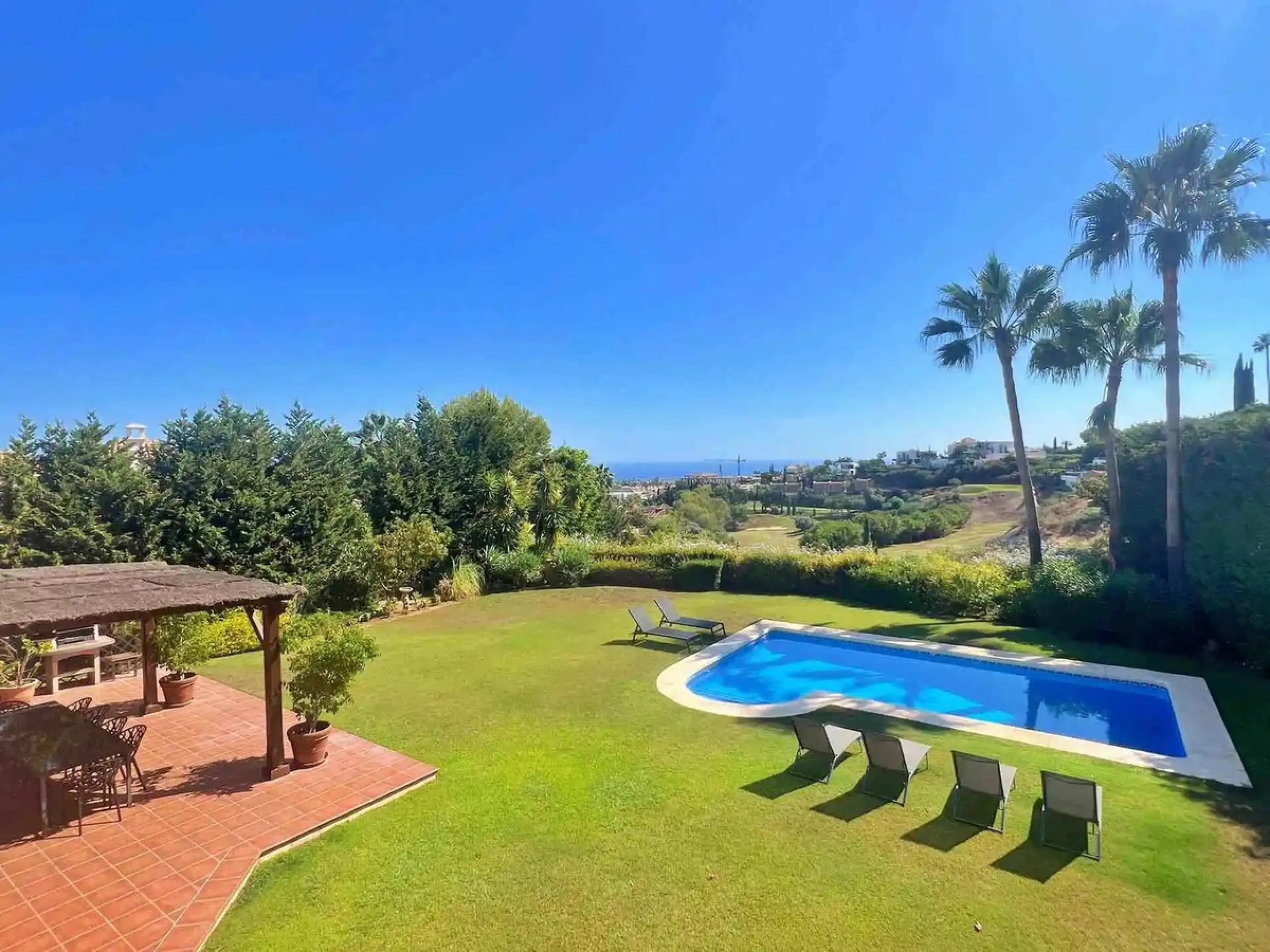 Nestled directly on the front line of the renowned Los Flamingos Golf Resort, this spectacular villa represents the perfect blend of classic and modern styling in one of Benahavis´ most prestigious and secure residential enclaves. Set amidst rolling green