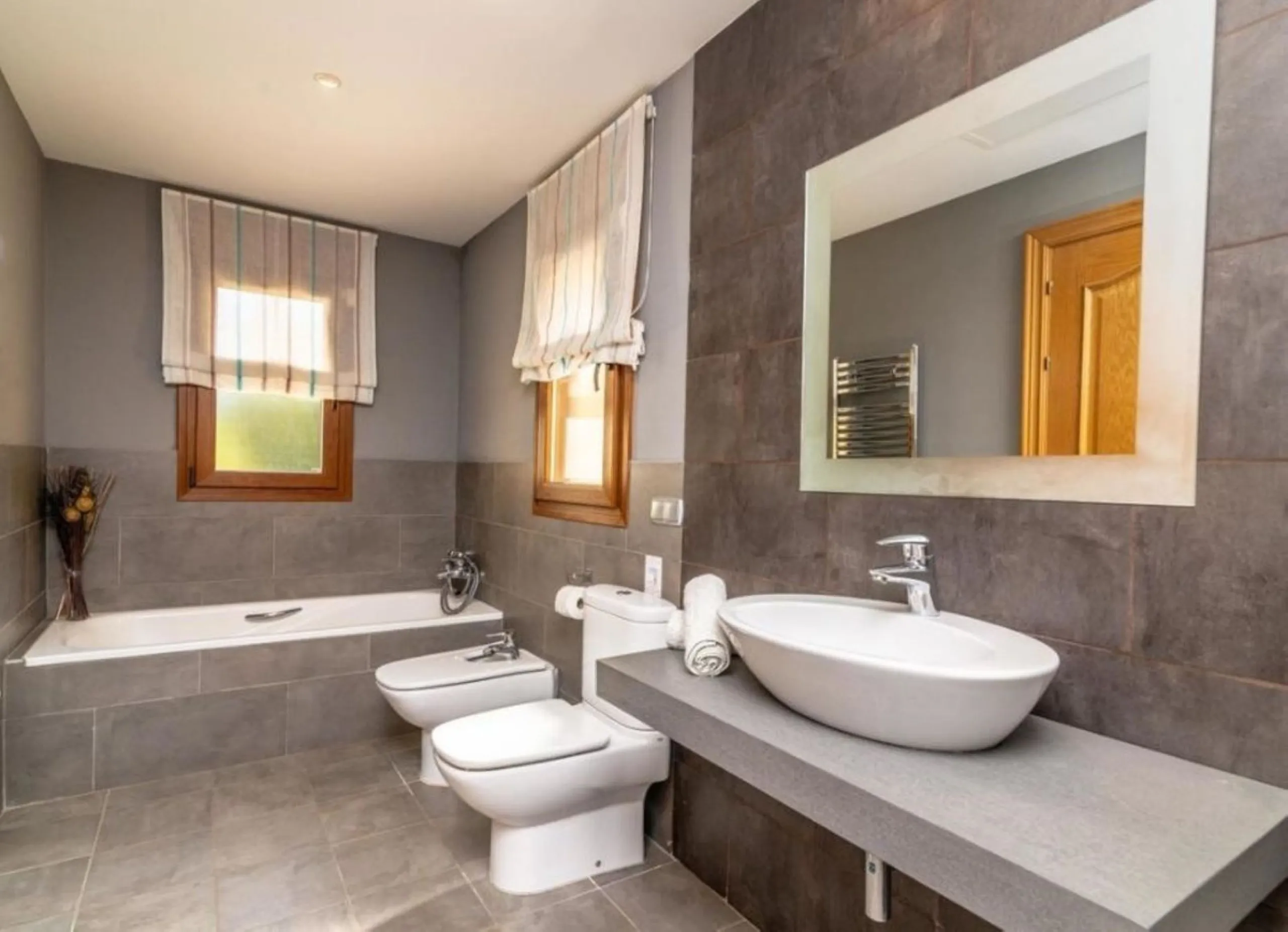 Nestled directly on the front line of the renowned Los Flamingos Golf Resort, this spectacular villa represents the perfect blend of classic and modern styling in one of Benahavis´ most prestigious and secure residential enclaves. Set amidst rolling green